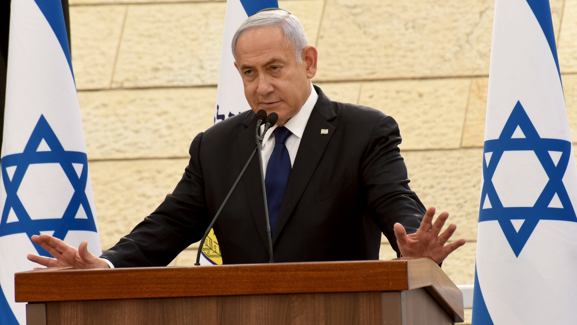 Israels Regierungschef Benjamin Netanyahu spricht im April 2021 in Jerusalem bei einer Gedenkveranstaltung für gefallene Soldaten. | EPA