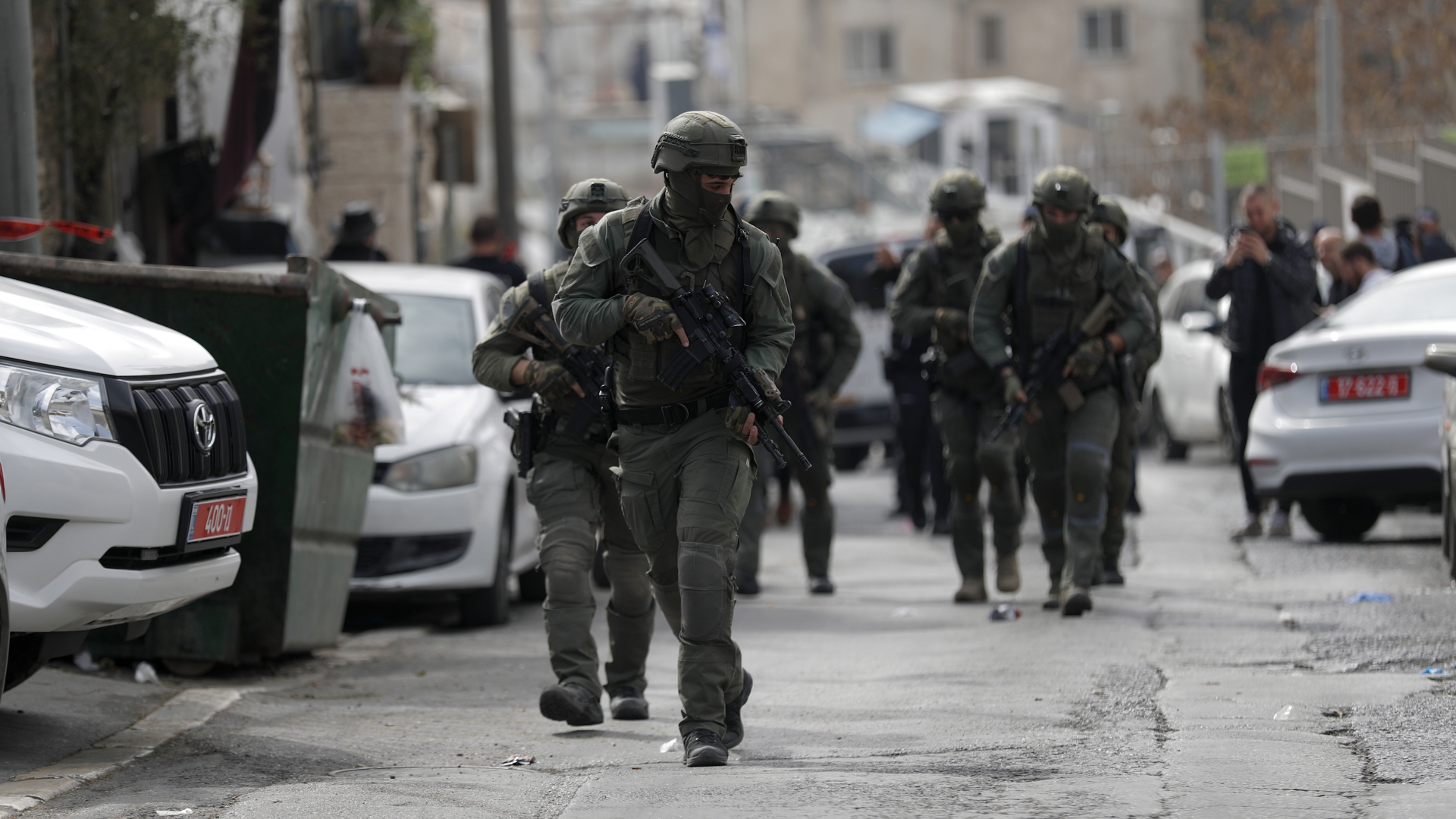 Eine israelische Spezialeinheit am Tatort einer Schießerei in Jerusalem. | EPA