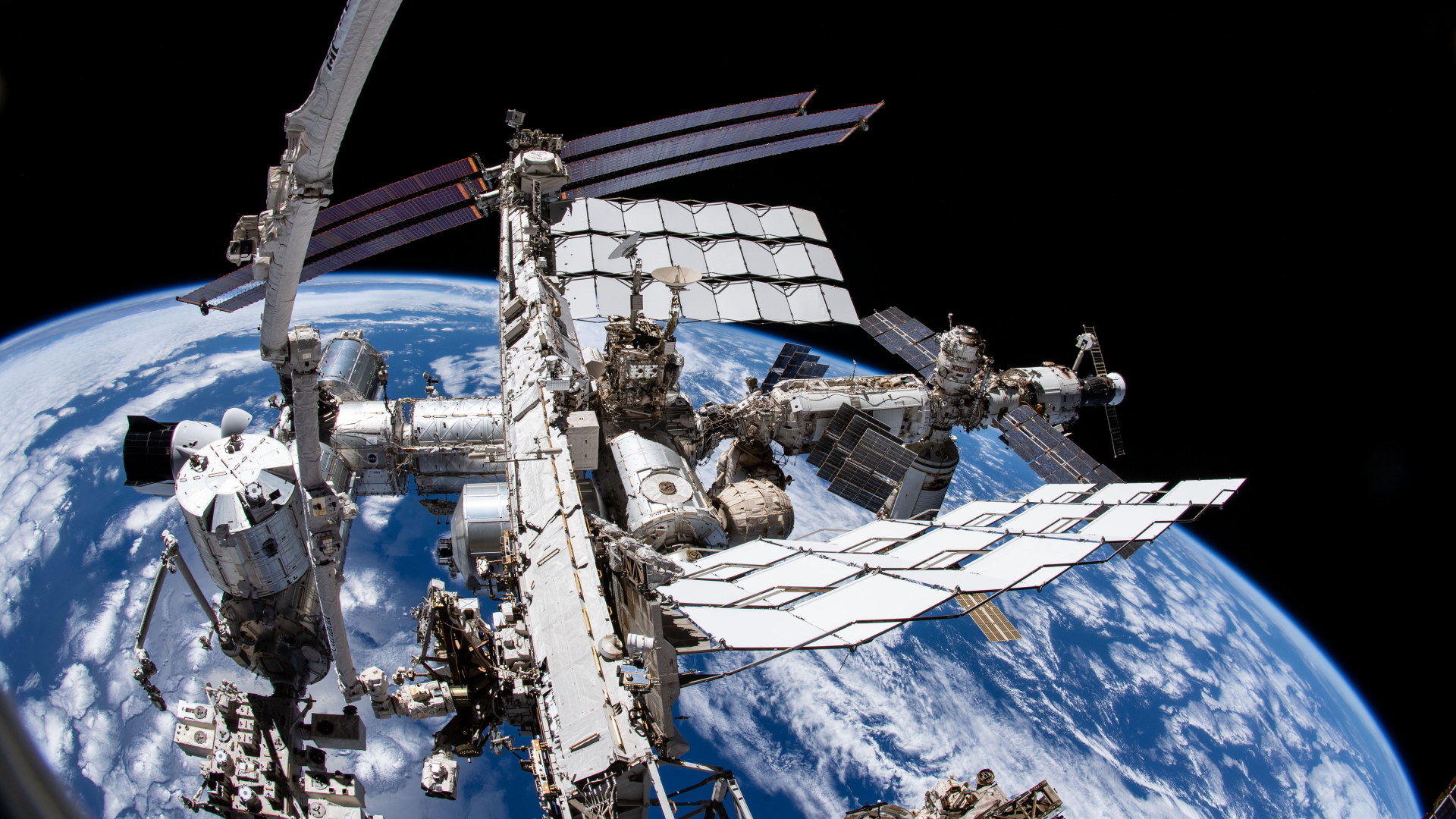 Aufnahme  der Internationale Raumstation ISS und die Erde darunter (Archivbild 2021) | dpa