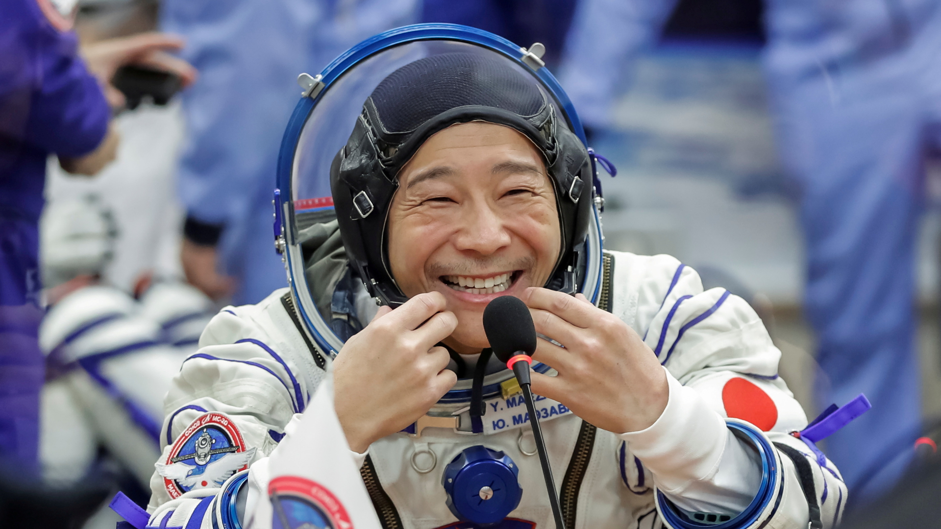 Der japanischen Milliardär Maezawa vor seinem Flur zur ISS. | REUTERS