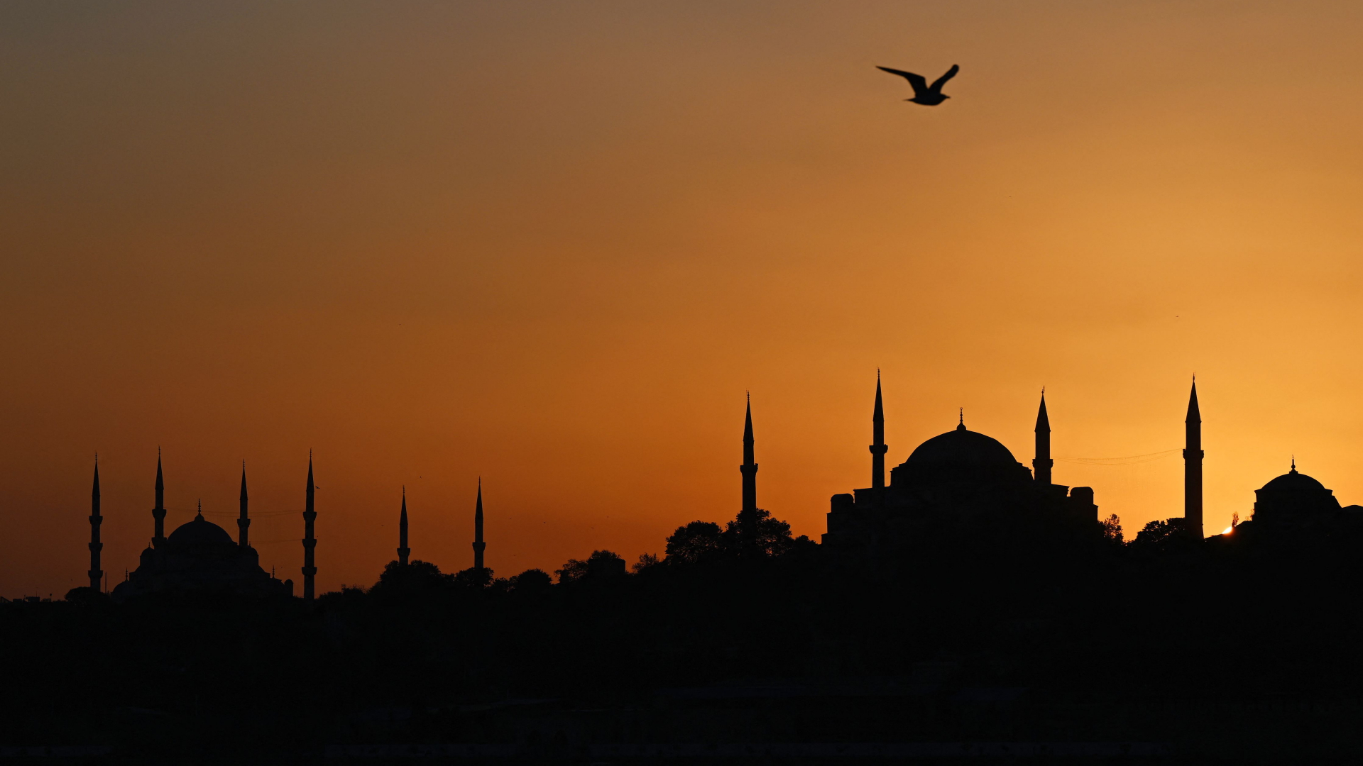 Sonnenuntergang hinter der historischen Skyline von Istanbul | AFP