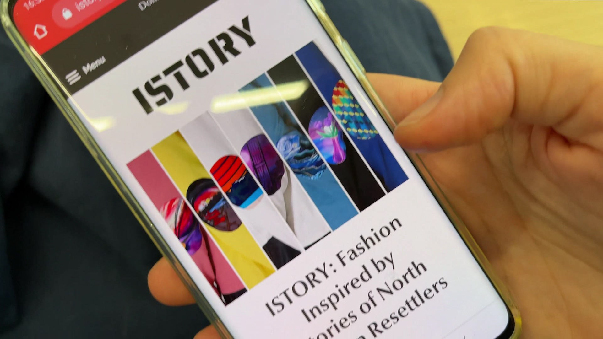 Der Onlineshop von Istory ist auf einem Smartphone zu sehen. | Diane Kämpf/ARD-Studio Tokio
