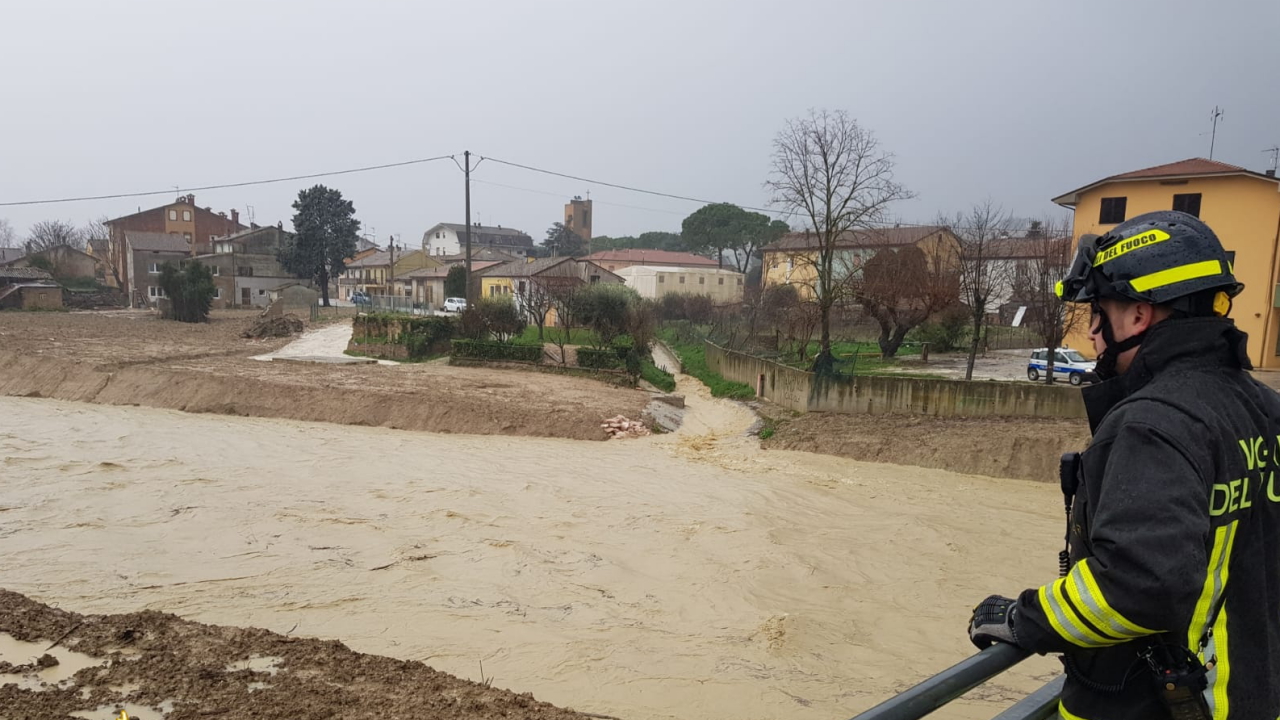 Wintereinbruch: Schnee und Überschwemmungen in Italien