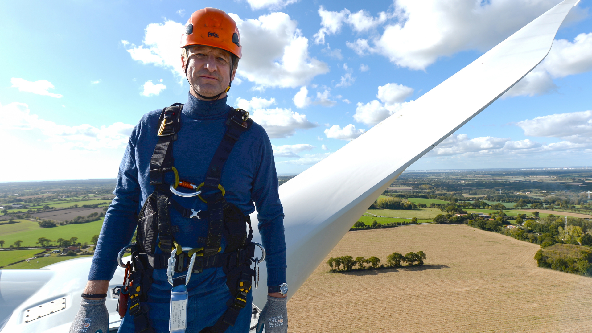 Grünen-Präsidentschaftskandidat Jadot besucht einen Windpark in Saint-Pere en Retz (Frankreich) | REUTERS