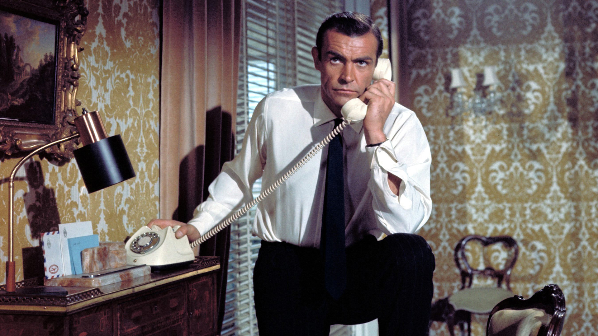 Sean Connery als James Bond   in "Liebesgrüße aus Russland". | picture alliance / Everett Colle