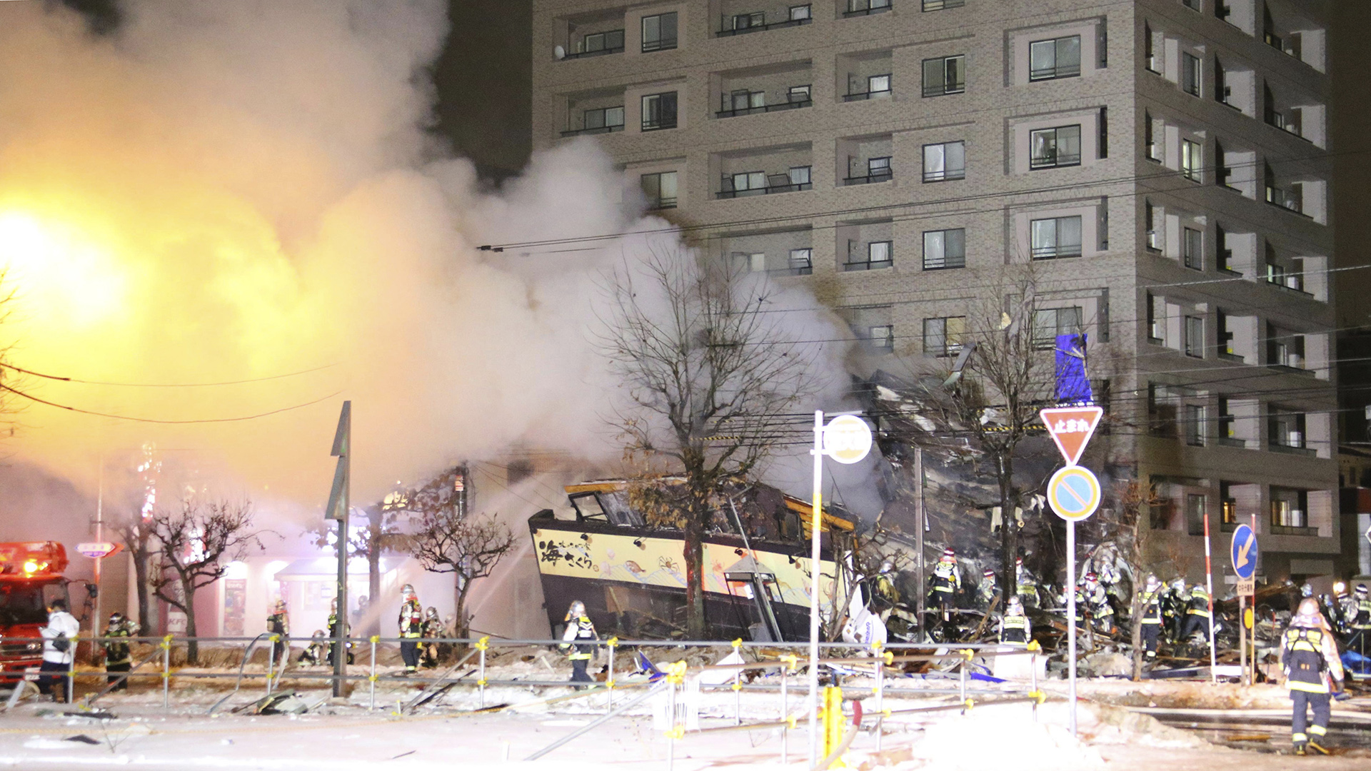 Gasexplosion in der japanischen Kneipe Izakaya in Sapporo City. | Bildquelle: picture alliance/AP Images