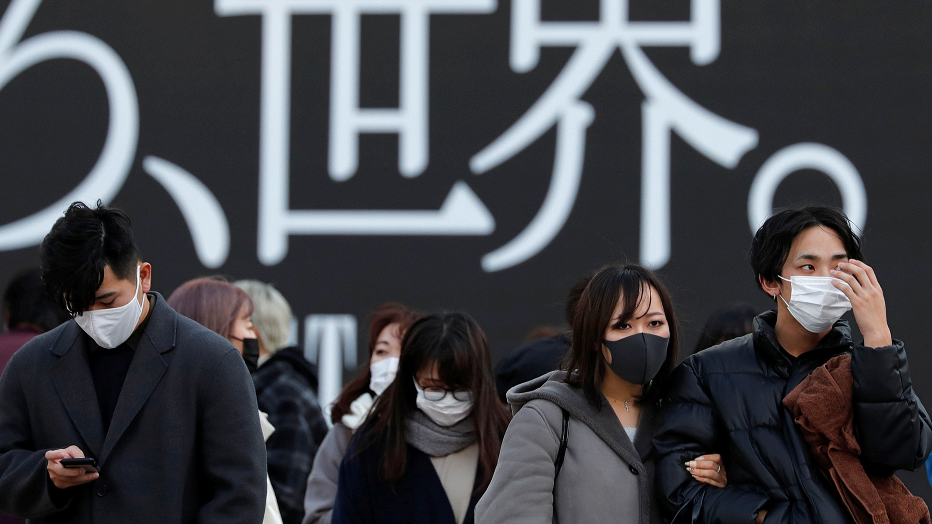 Fußgänger mit Mund- und Nasenschutz in Tokio, Japan | REUTERS