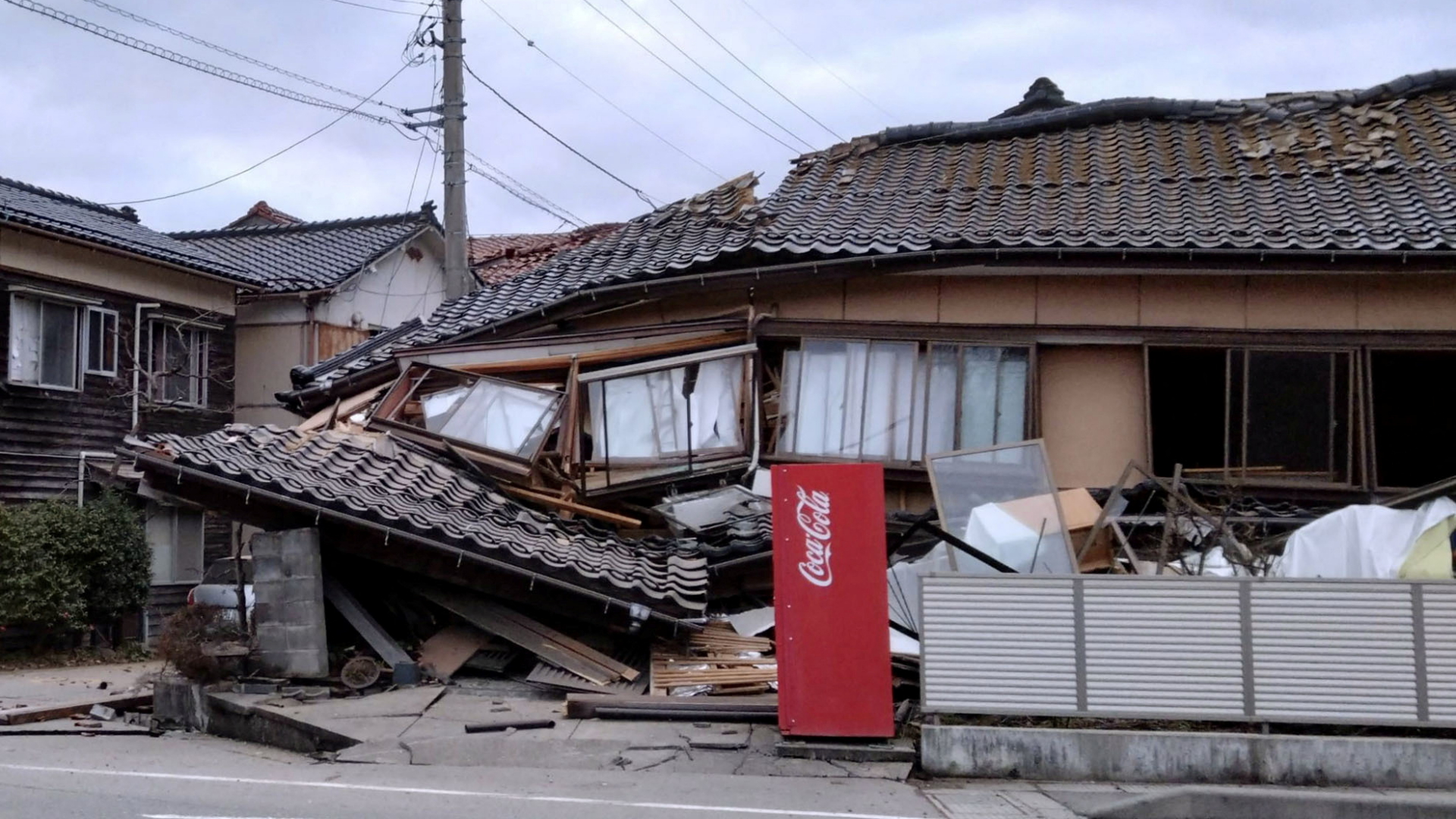 Zerstörtes Gebäude in Wajima, der Präfektur Ishikawa