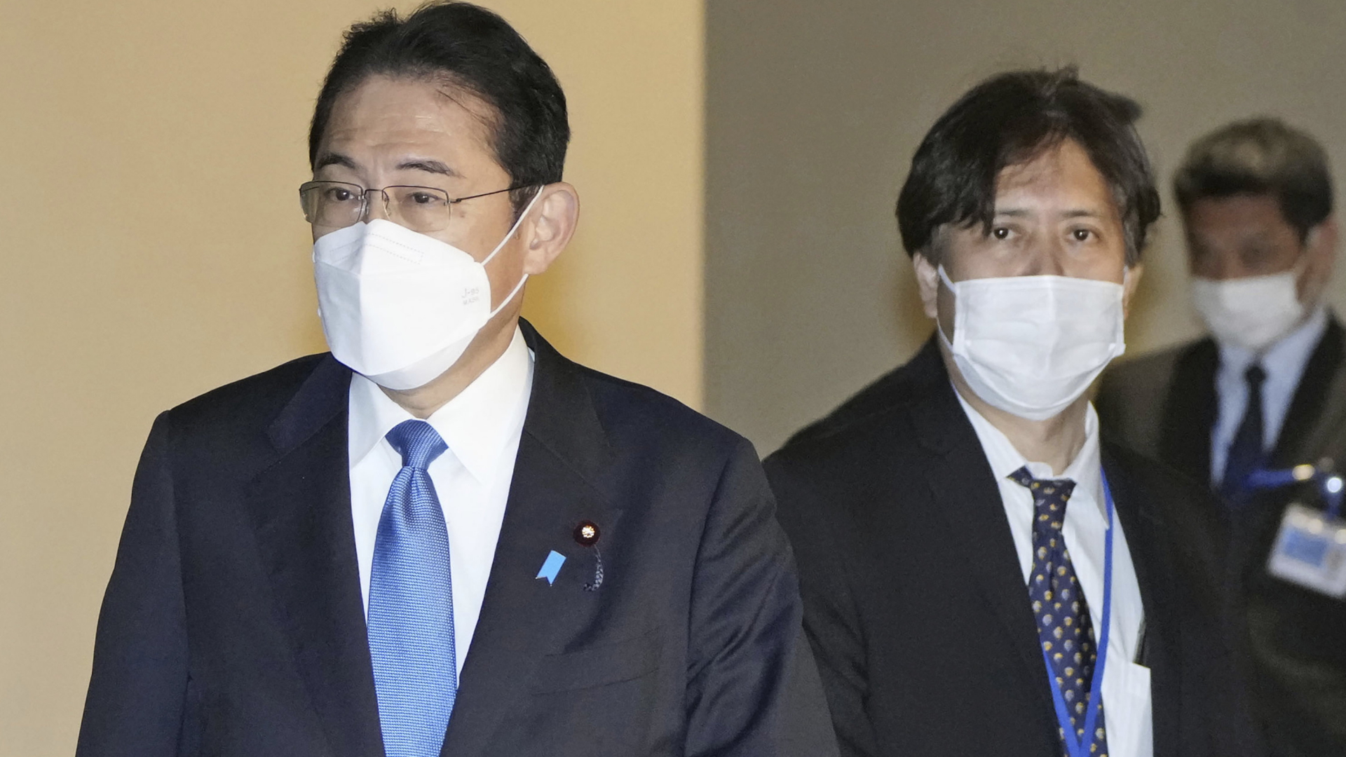 Der japanische Premier Fumio Kishida (li.) und Masayoshi Arai, sein damaliger Sekretär. | AP