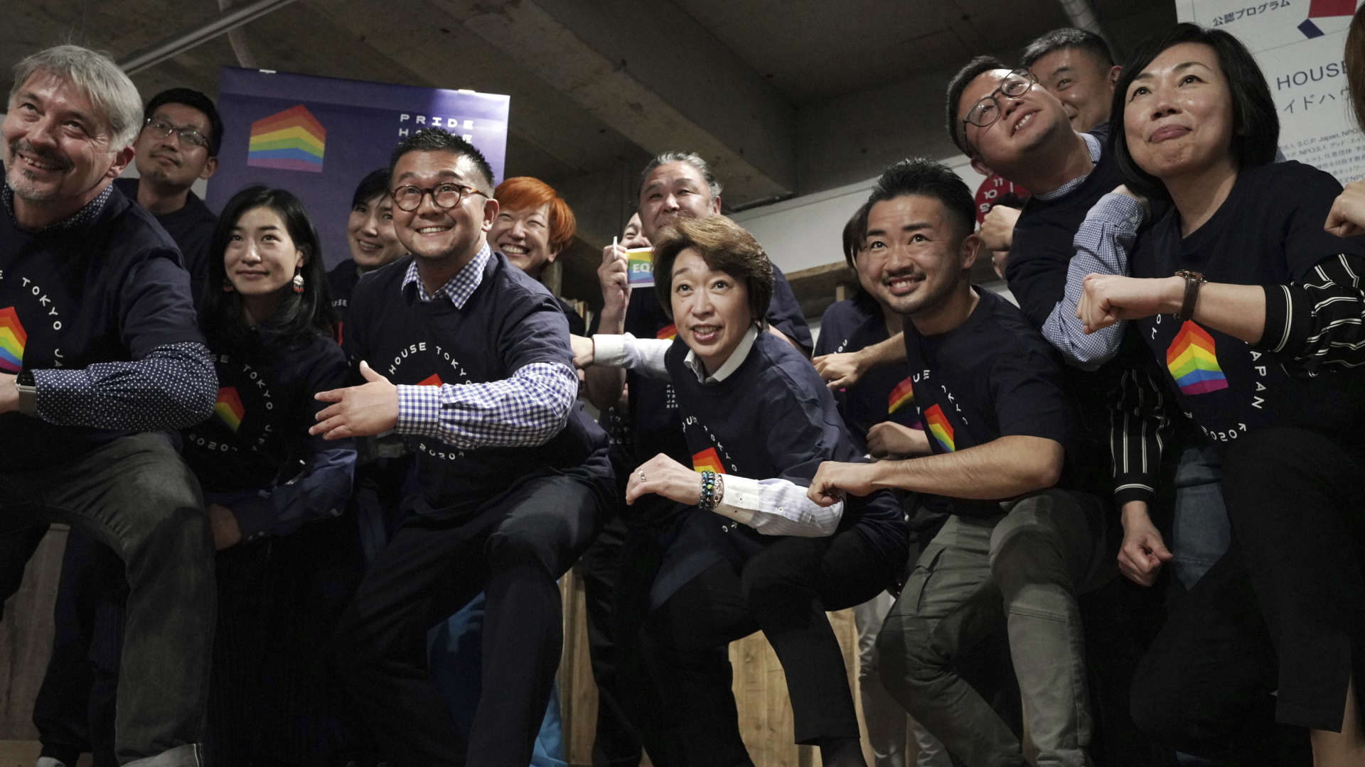Seiko Hashimoto, Organisationschefin der Olympischen Spiele, besucht in Tokio das "PrIde"-Haus | AP