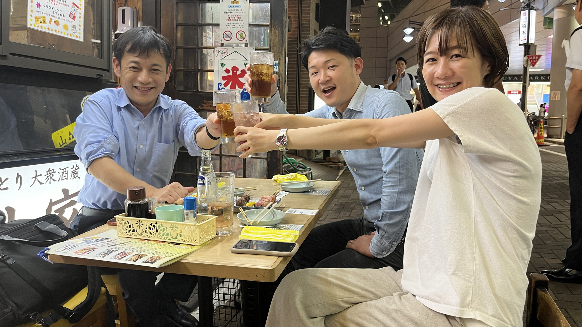 Herr Tokumoto mit seinen Angestellten beim Nomikai - einem "Trinktreffen". | Katharina von Tschurtschenthaler