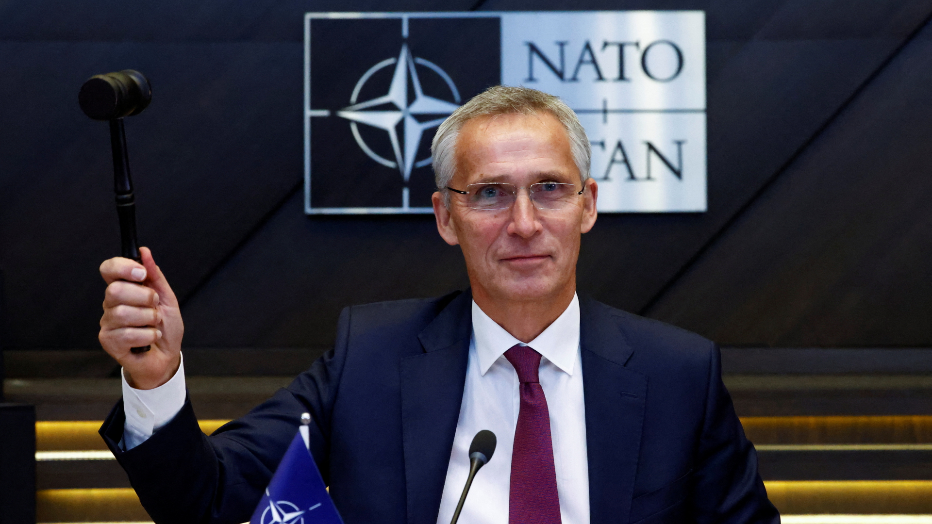 NATO-Generalsekretär Stoltenberg: “Leben in einer gefährlichen Situation”