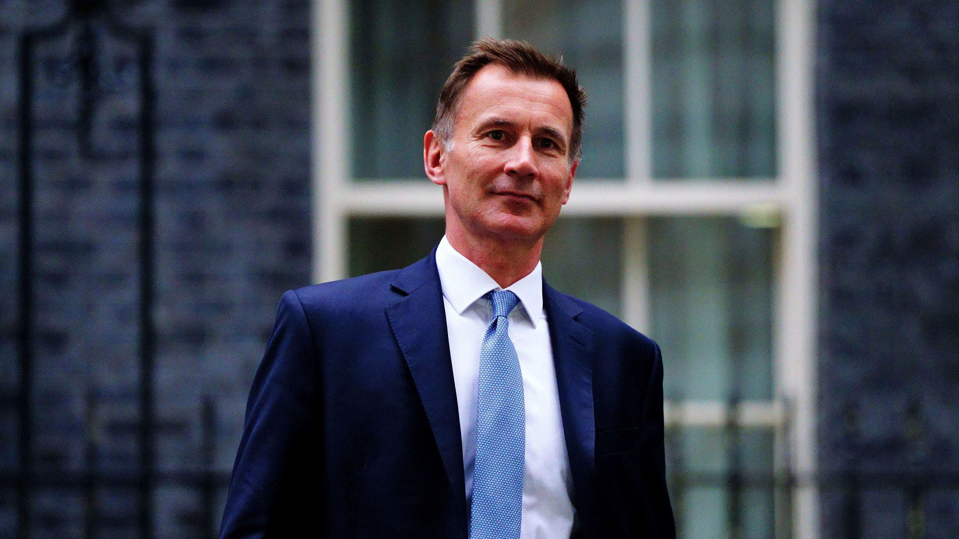 Britischer Finanzminister Hunt kündigt höhere Steuern an