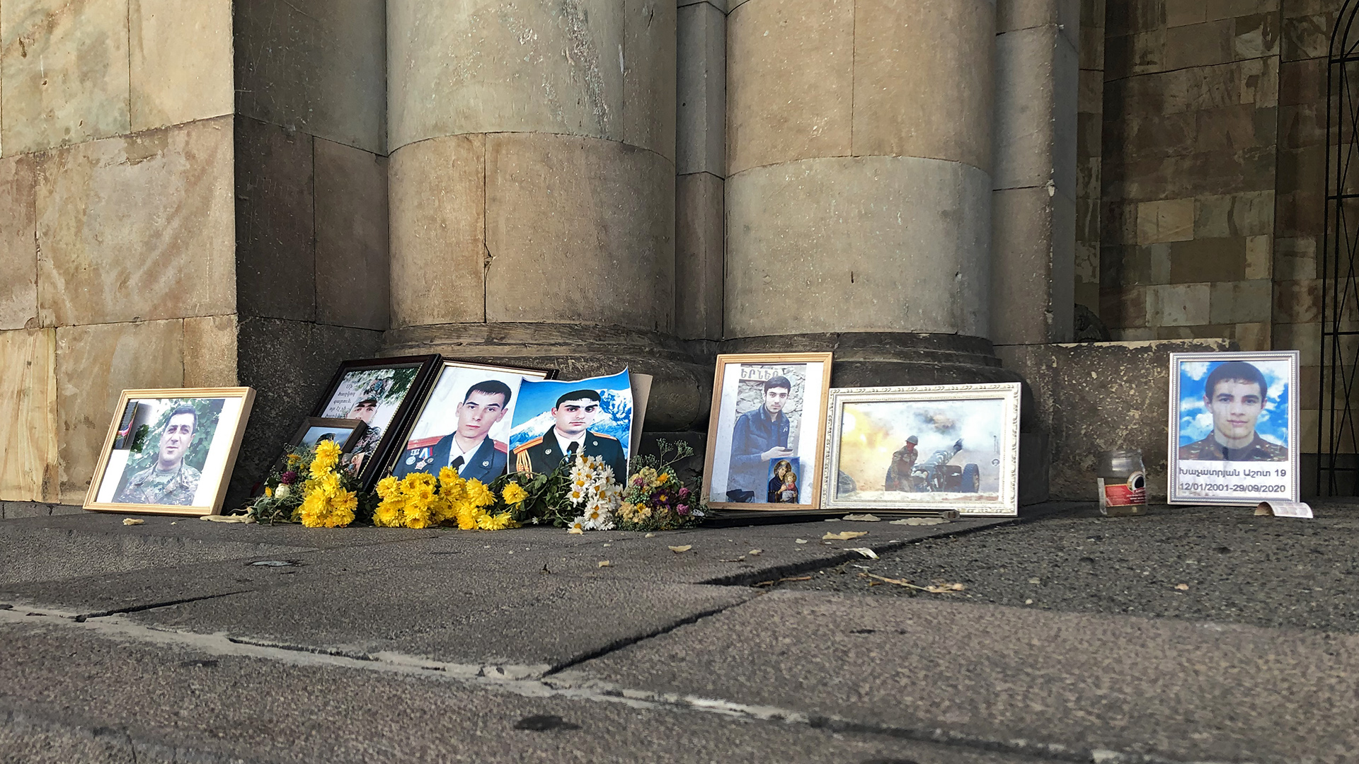 Fotos in der Hauptstadt Jerewan erinnern an die gefallenen Soldaten | Silvia Stöber