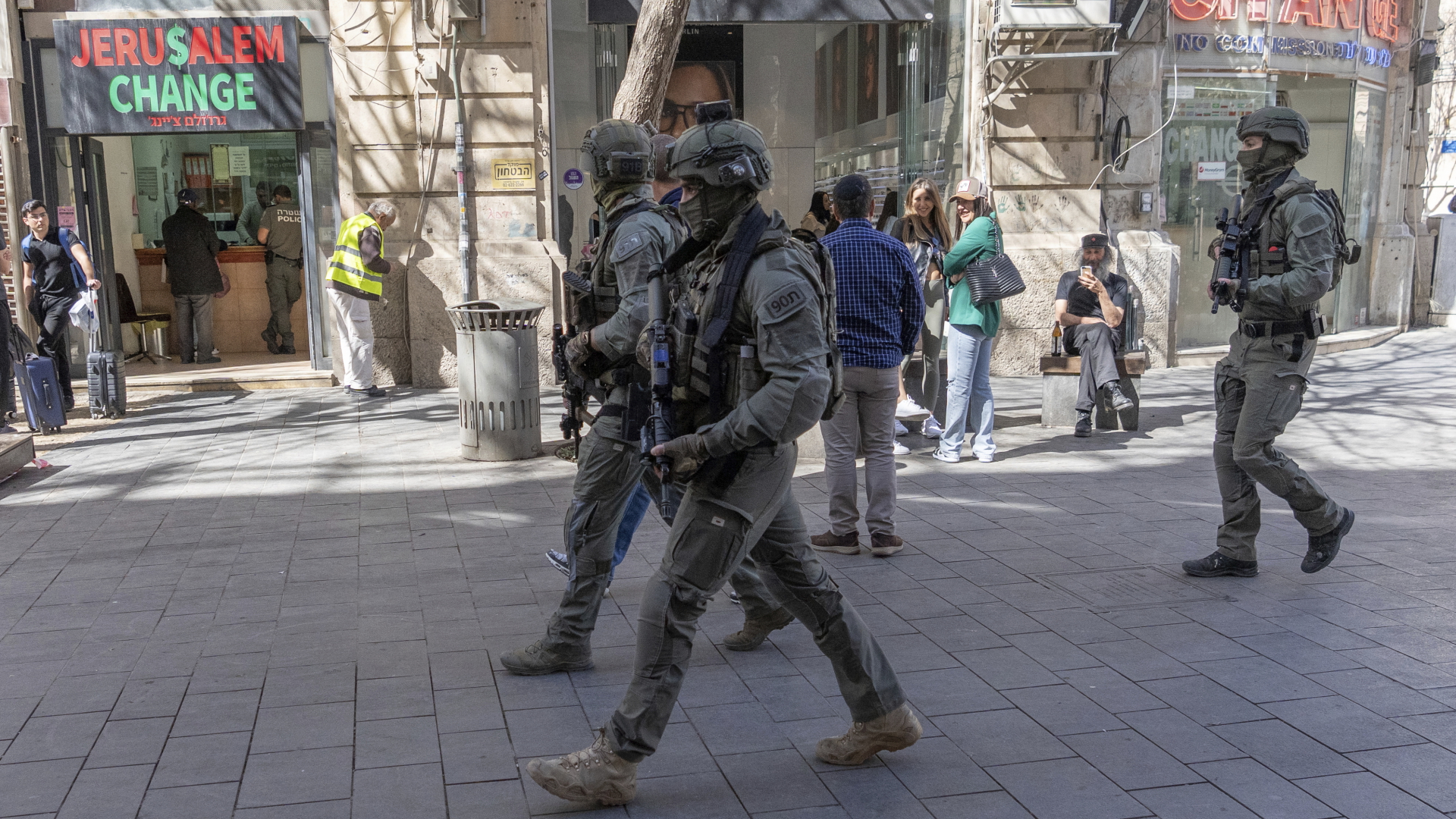 Mitglieder der israelischen Grenzpolizeieinheit Yamas patrouillieren durch die Straßen von Jerusalem (aufgenommen am 10.03.2023) | dpa