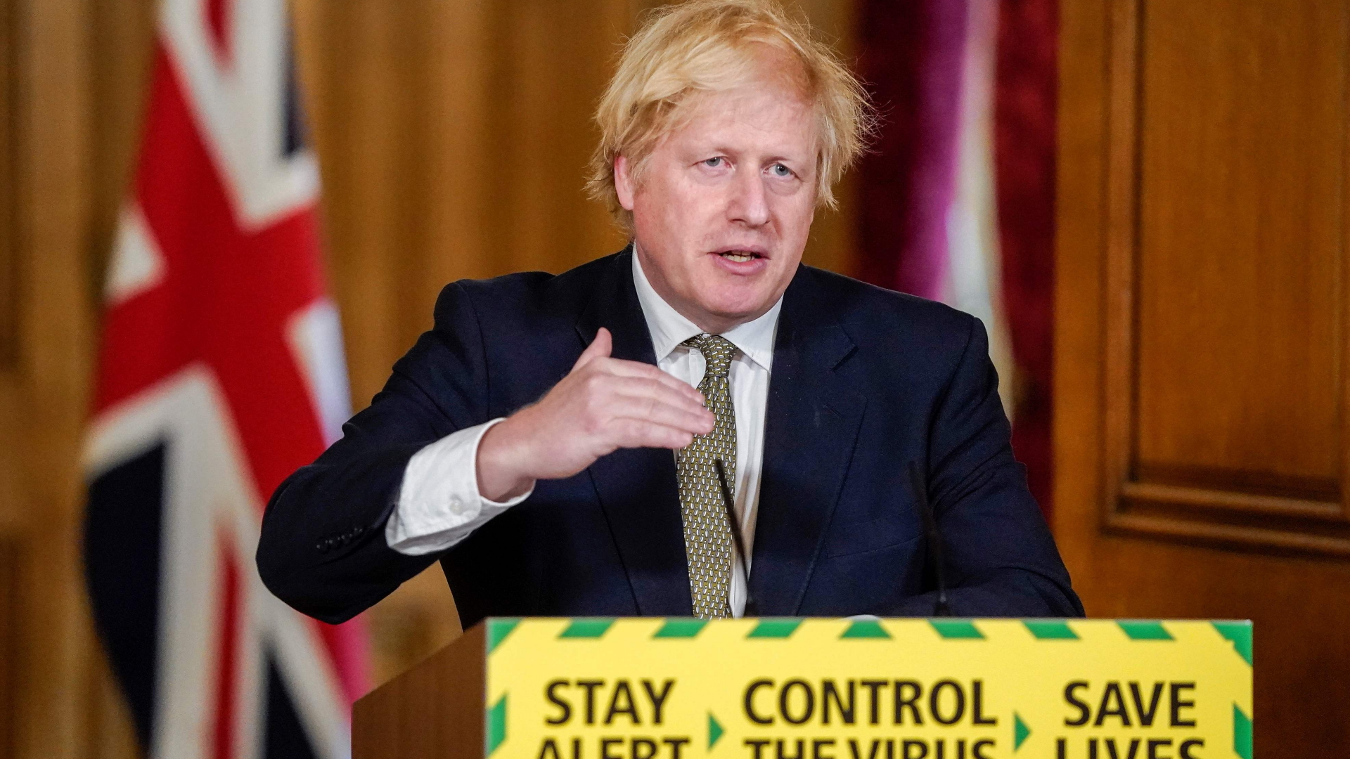 Der britische Premier Boris Johnson spricht auf einer Pressekonferenz in London.  | AFP