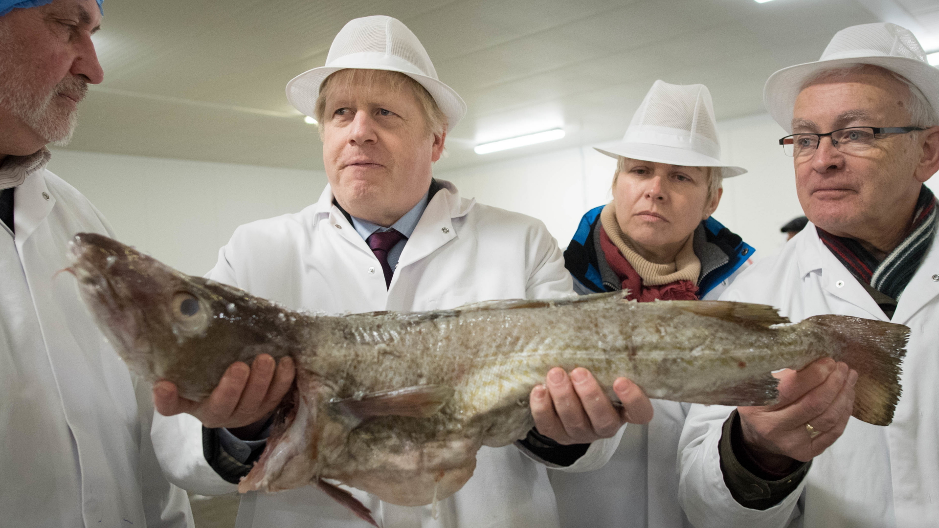 Großbritanniens Premier Boris Johnson bei einem Besuch auf dem Grimsby Fish Market | dpa