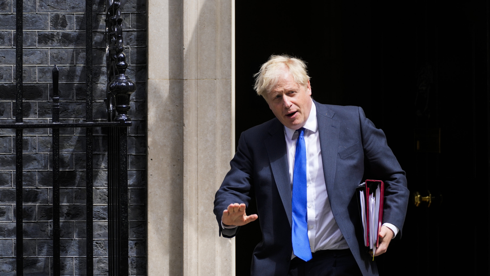 Boris Johnson verlässt die Downing Street No. 10.