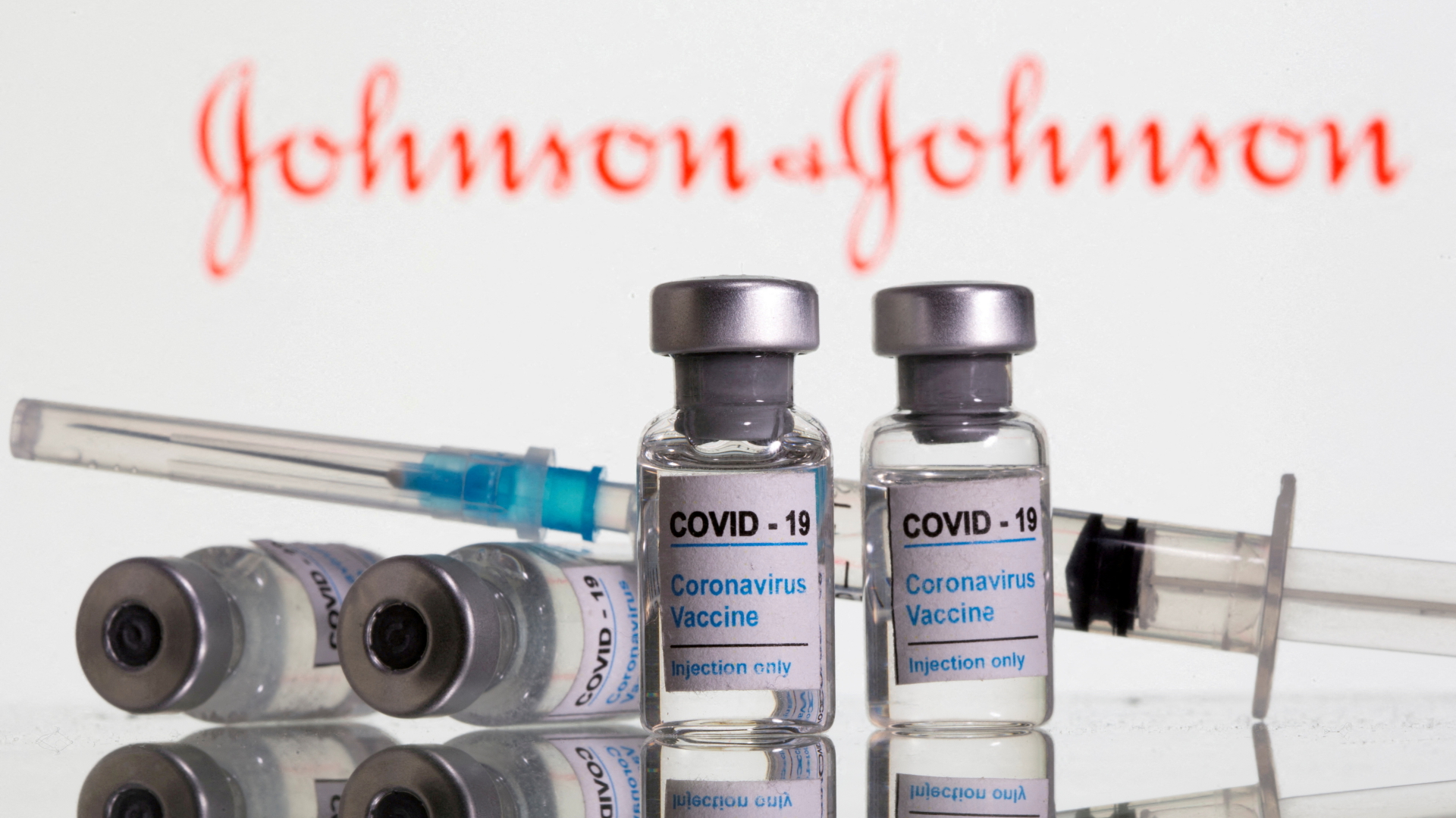 Ampullen mit dem Johnson & Johnson-Impfstoff. | REUTERS