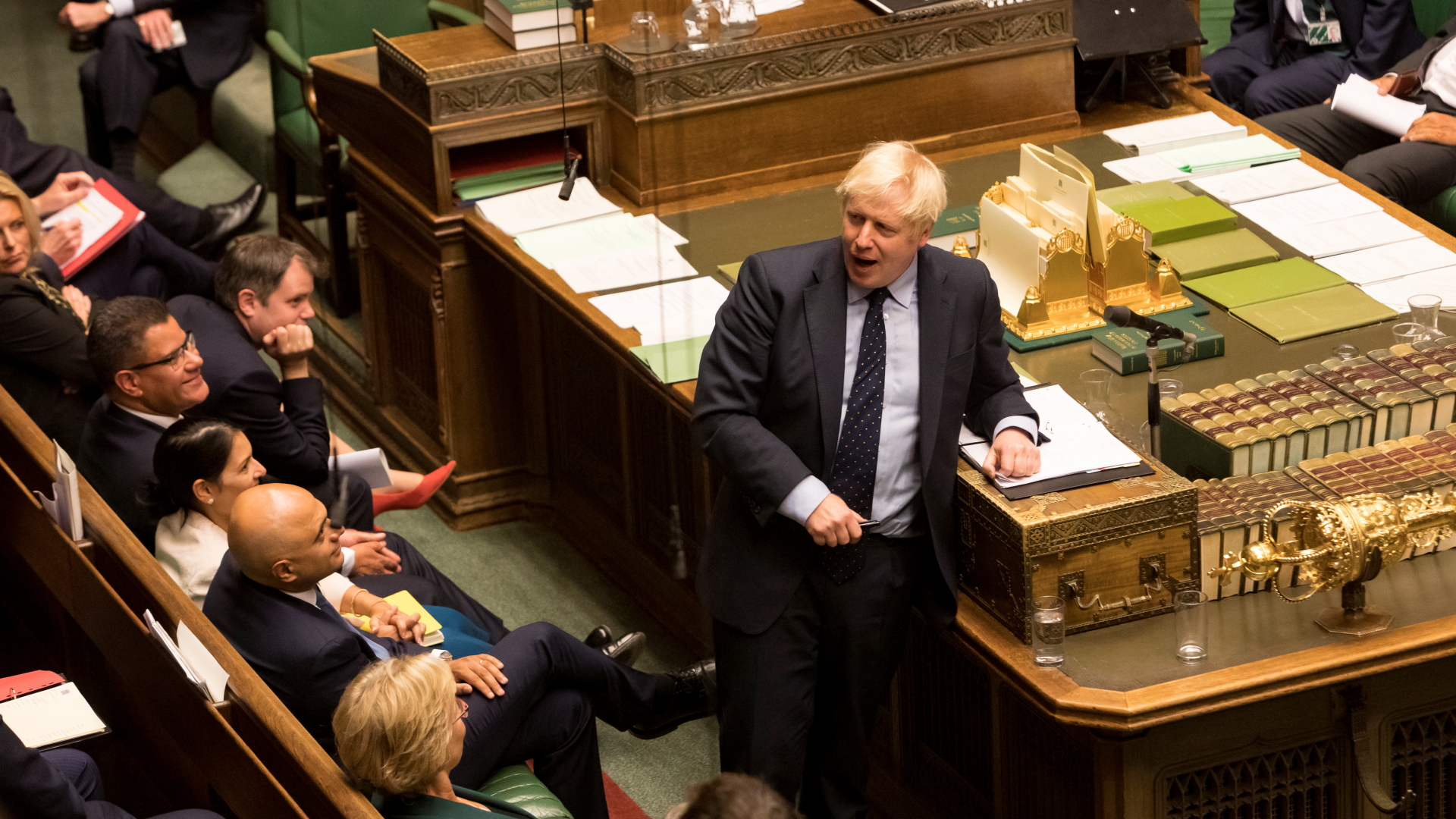 Der britische Premier Johnson spricht im britischen Unterhaus vor den Abgeordneten. | via REUTERS