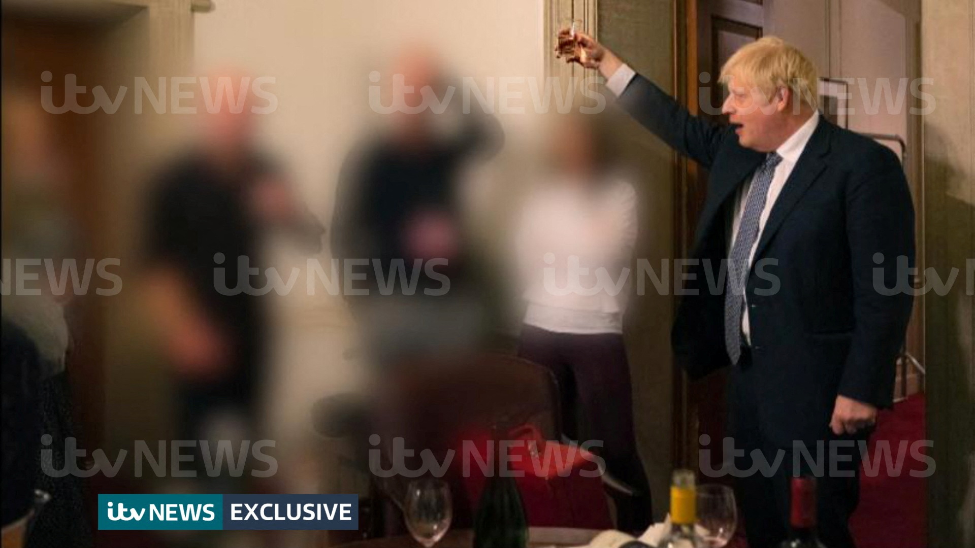 Foto des britischen Senders ITV vom Boris Johnson von einer Feier während des Lockdowns in der Corona-Pandemie | VIA REUTERS