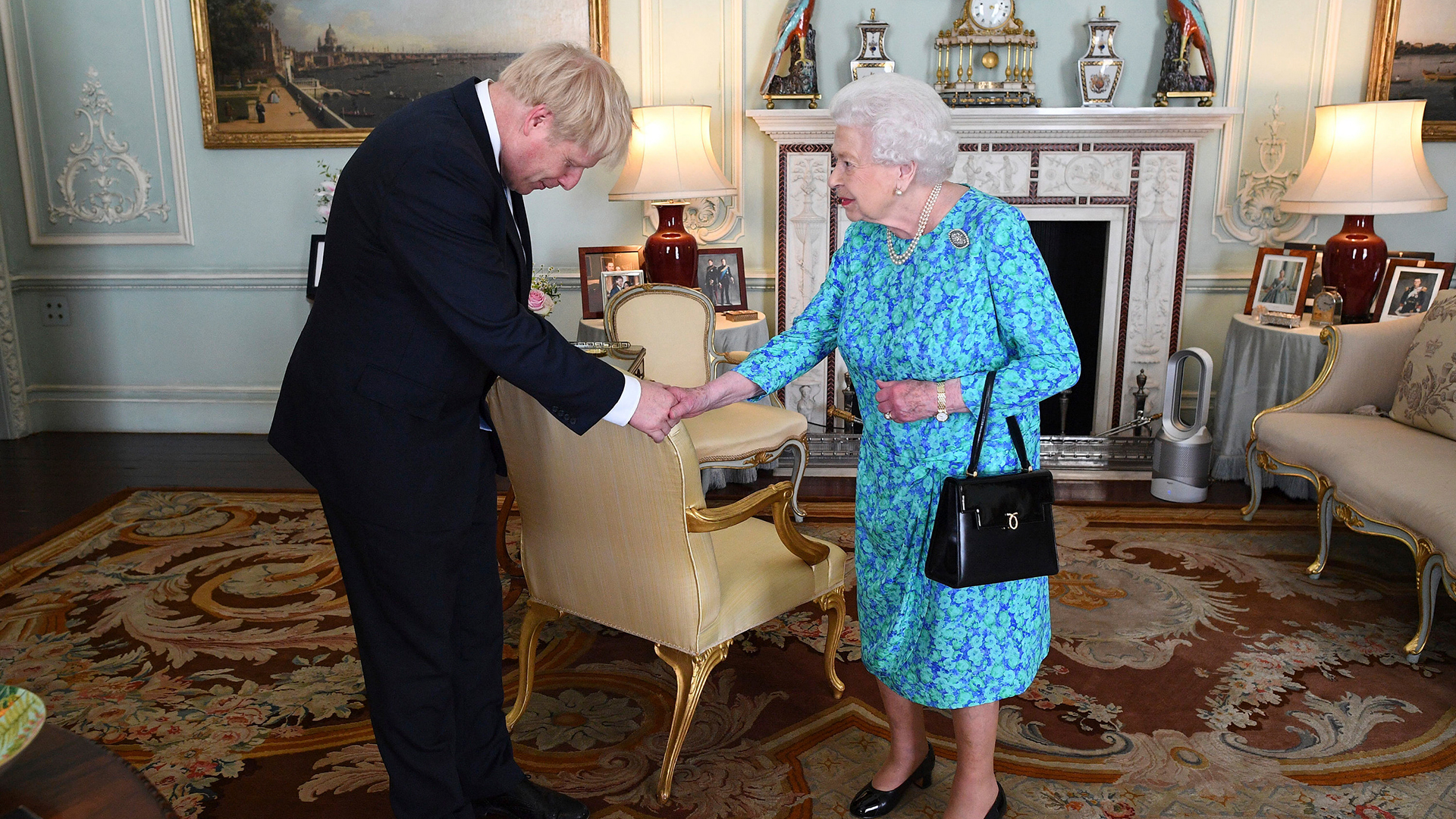 Queen Elizabeth II empfängt Boris Johnson  | AP