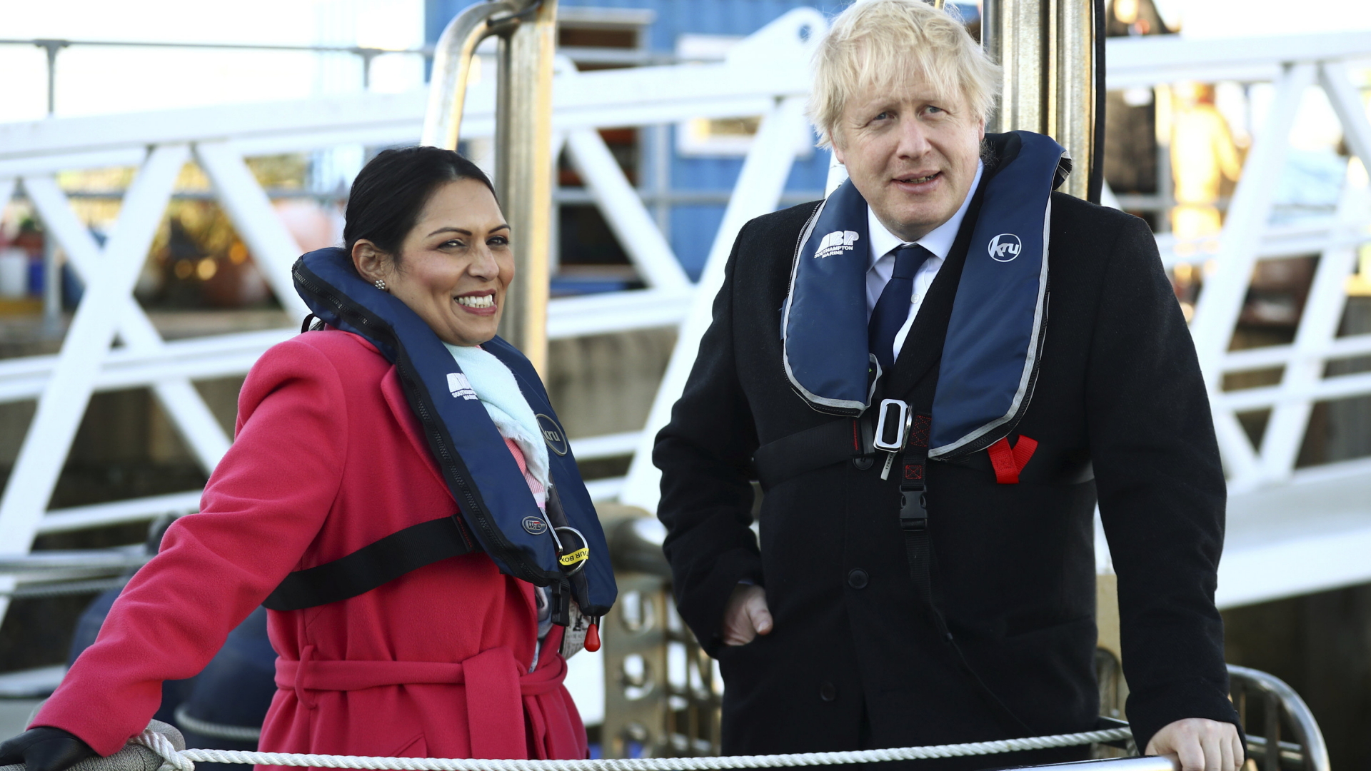Boris Johnson macht in Southampton Wahlkampf mit Innenministerin Priti Patel | AP