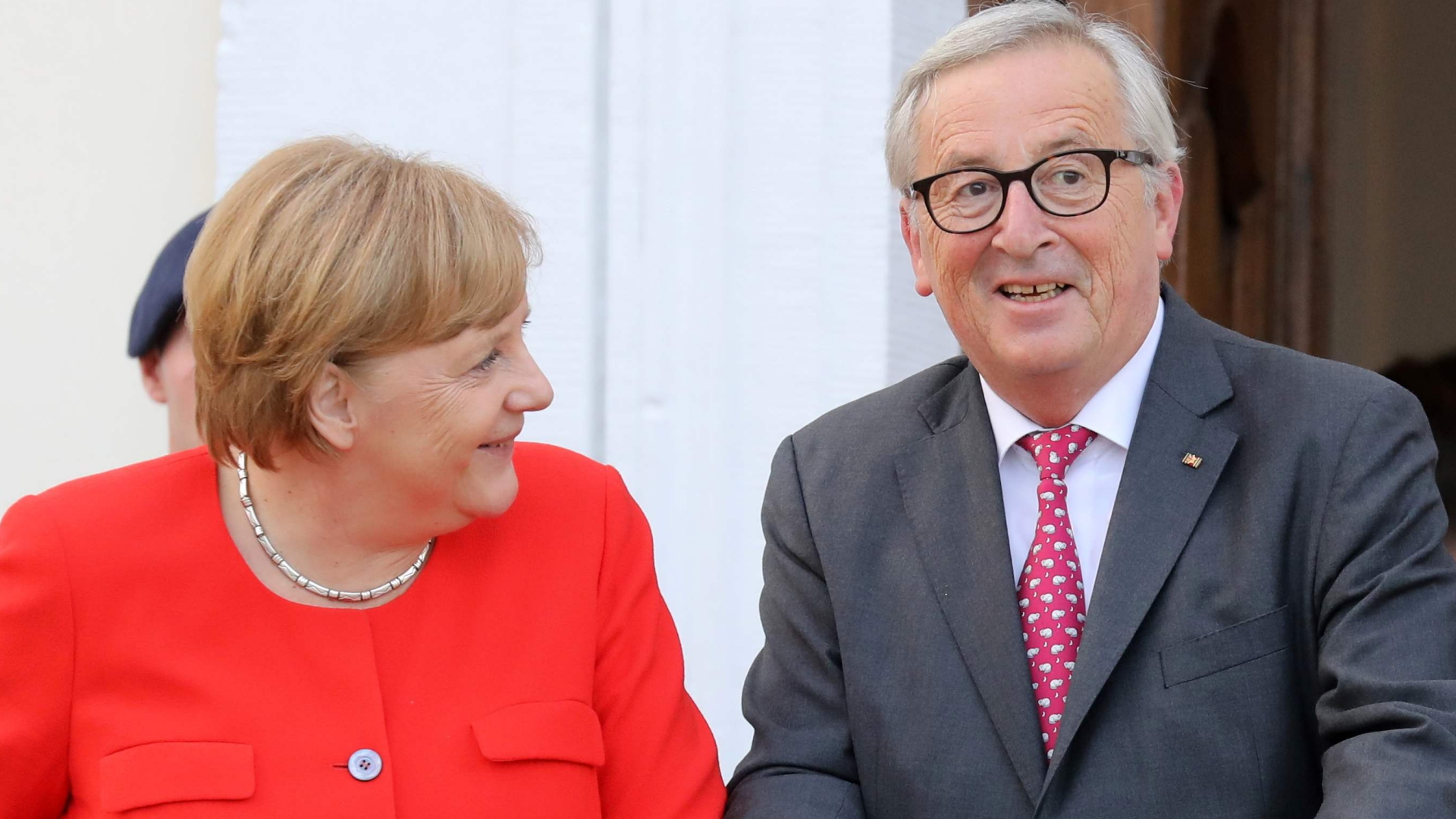 Bundeskanzlerin Angela Merkel neben EU-Kommissionschef Jean-Claude Juncker