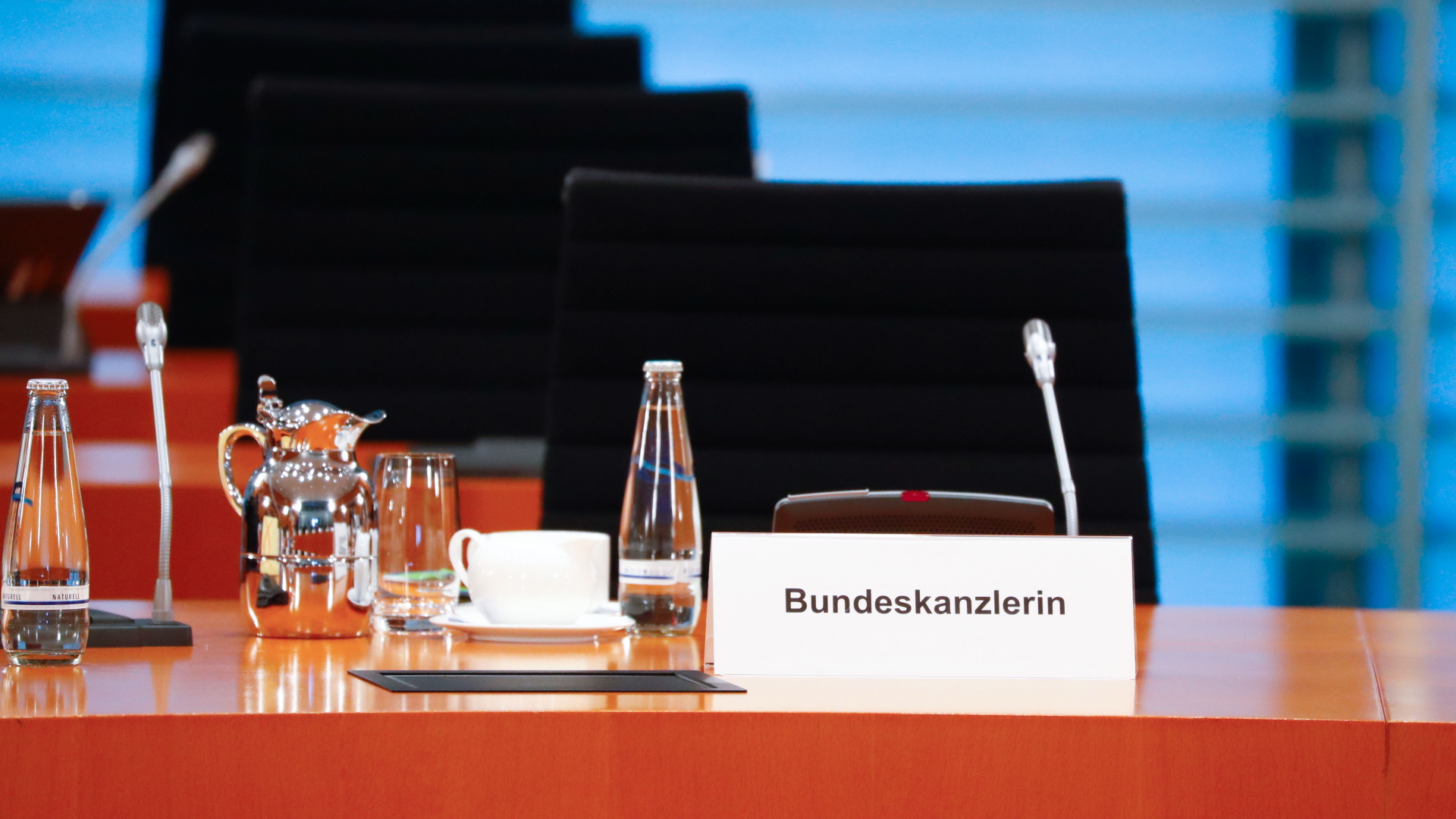 Lerrer Platz von Bundeskanzlerin Merkel bei der Sitzung des Bundeskabinetts | dpa