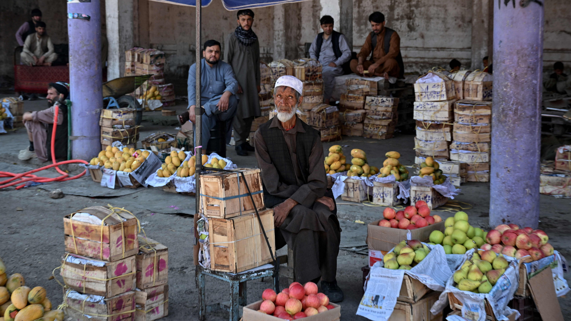 Lebensmittelverkäufer in Kabul warten auf Kunden | AFP