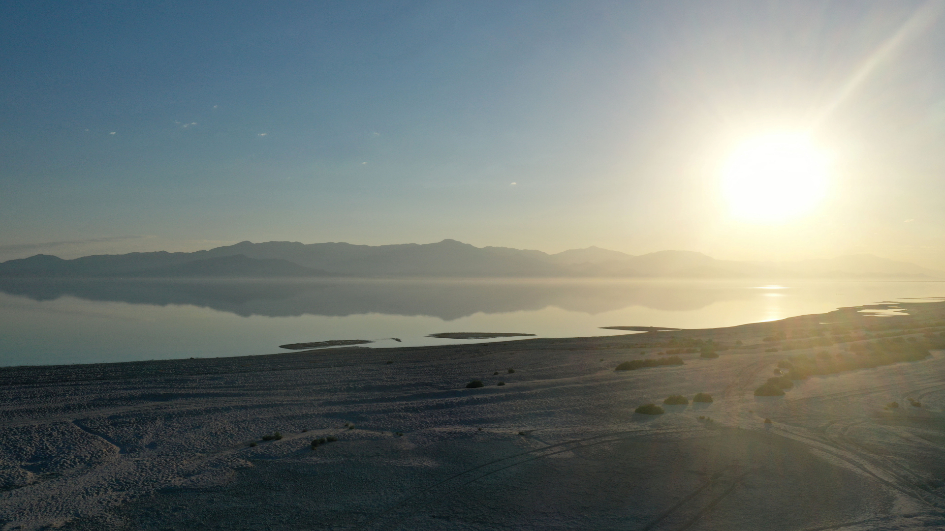 Die Sonne scheint über dem Salton Sea in Kalifornien | REUTERS
