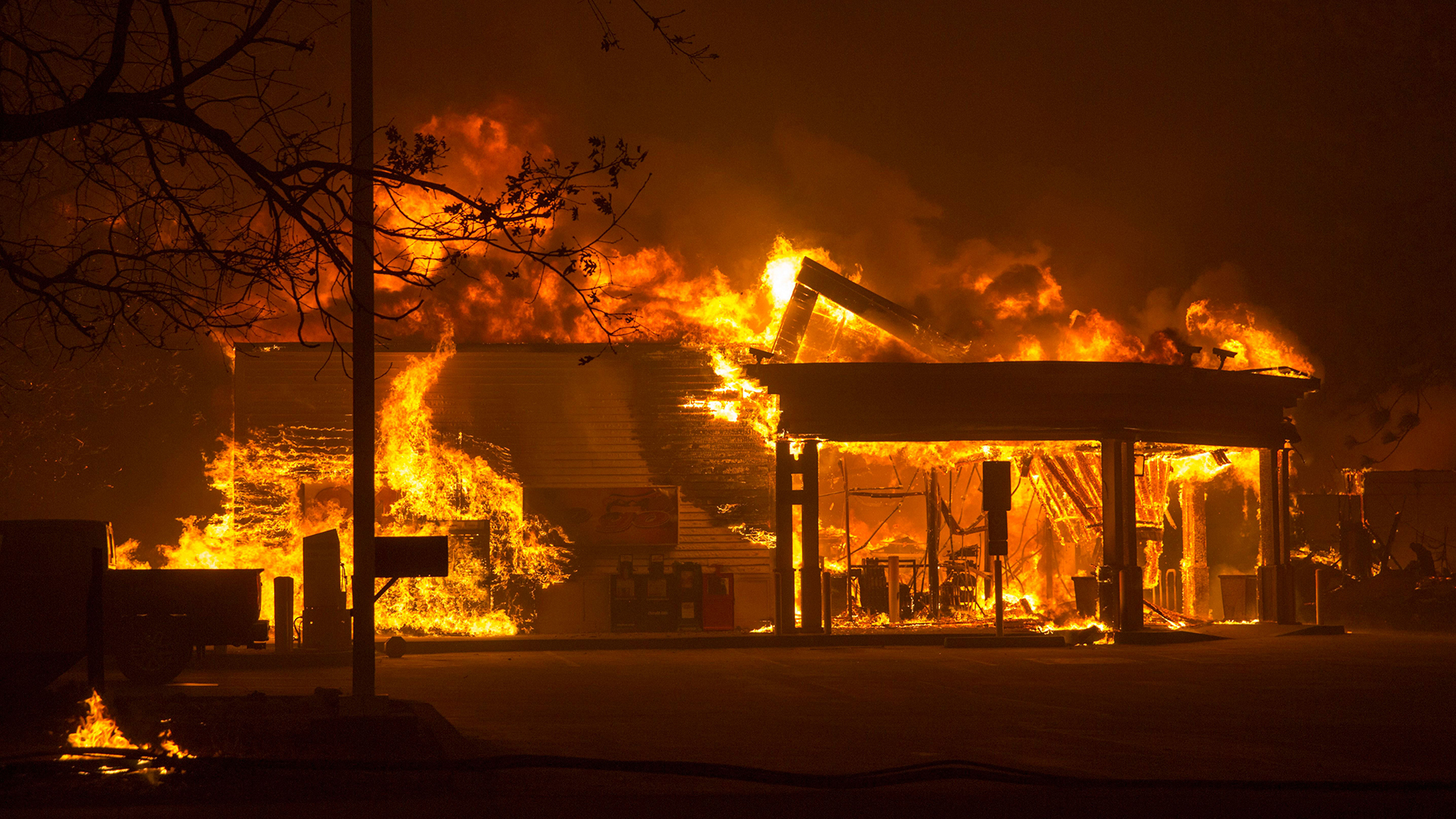 Brennendes Gebäude in Paradise | Bildquelle: PETER DASILVA/EPA-EFE/REX/Shutte