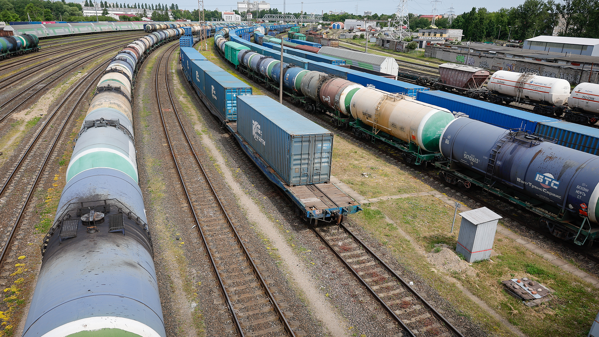 Güterwaggons sind auf dem Bahnhof Kaliningrad-Sortirovochny zu sehen. | picture alliance/dpa/TASS