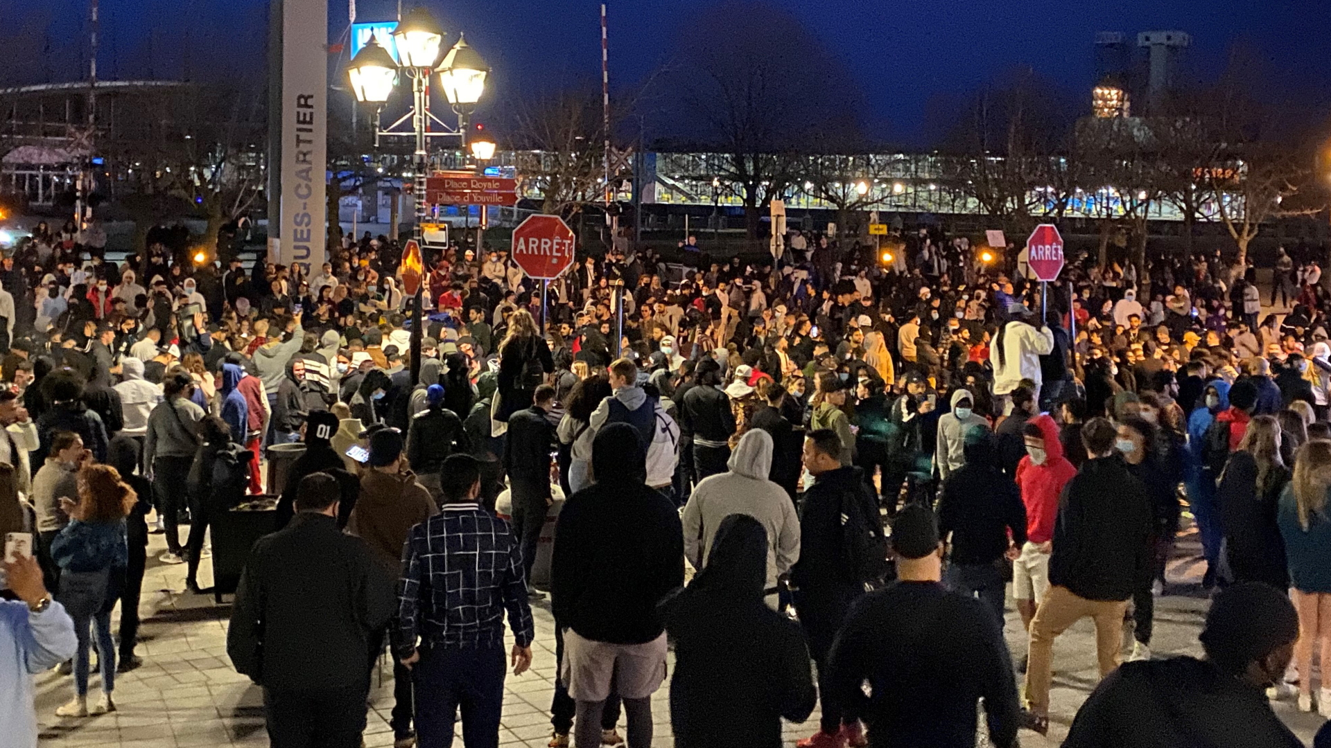 Demonstration in Montreal (Kanada) gegen nächtliche Ausgangsbeschränkungen | dpa