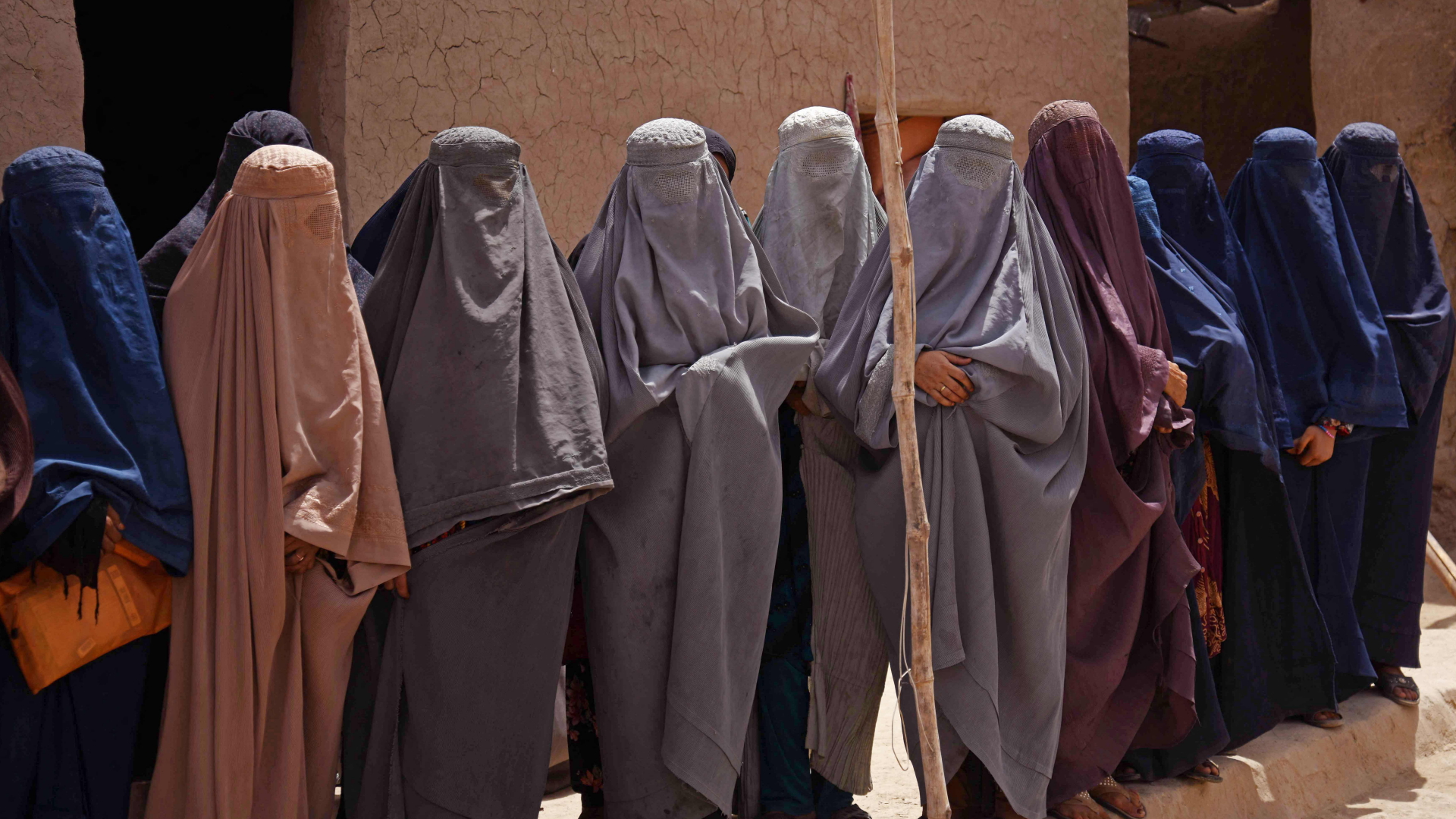 Afghanische Frauen in einer Fabrik in Kandahar | AFP