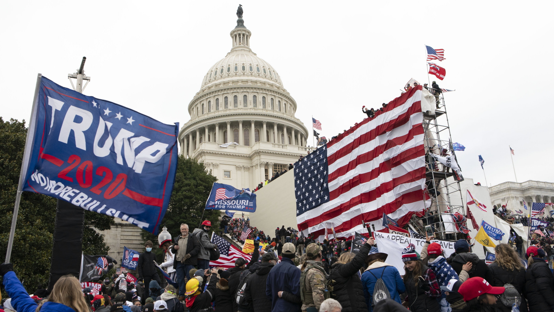 Anhänger von Donald Trump demonstrieren am 6.1.2021 vor dem Kapitol in Washington (USA) | AP