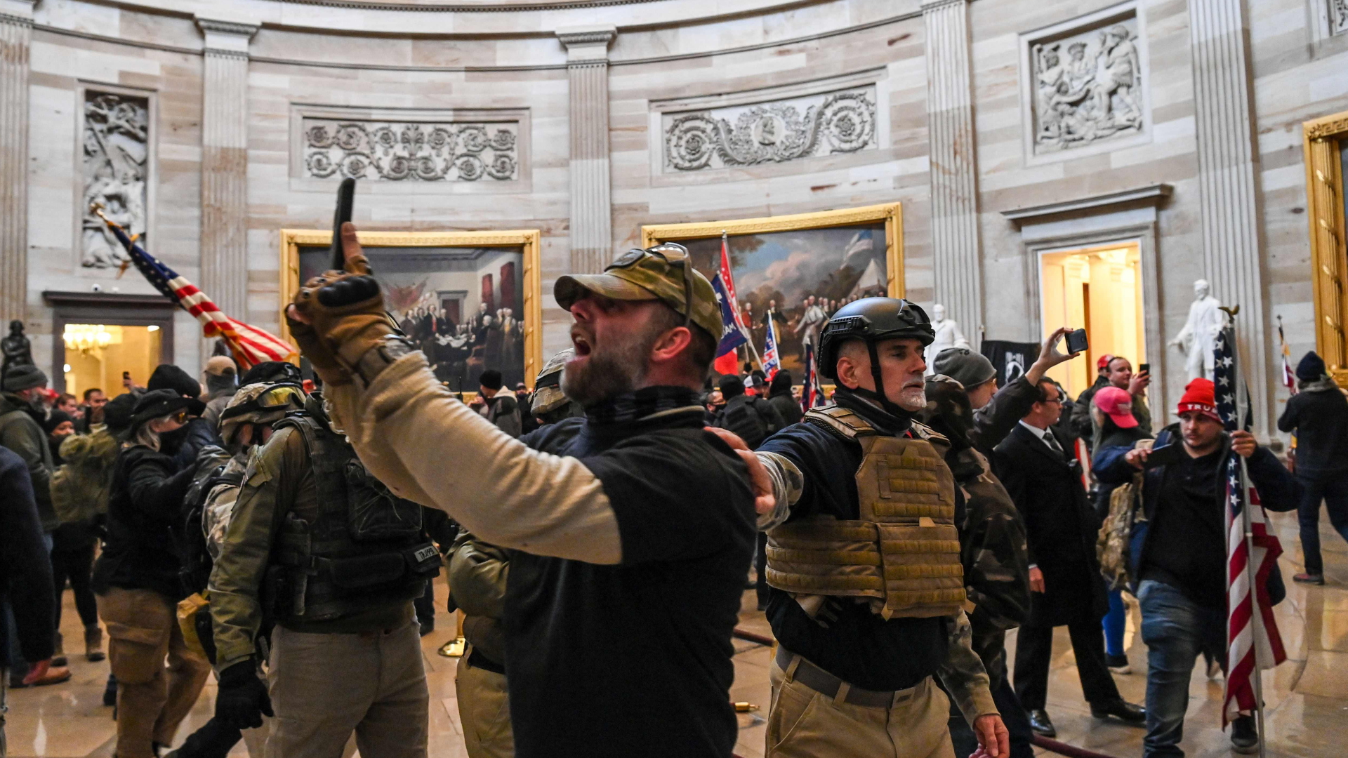 Demonstranten machen Selfies nach ihrem Eindringen in das Kapitol in Washington (USA) am 6.1.2021 | AFP