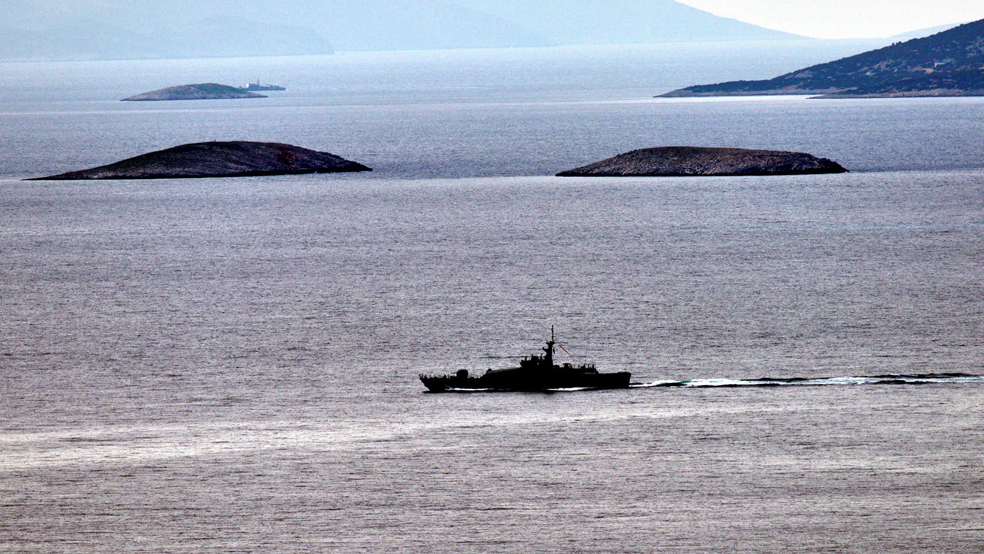 Archivbild: Türkische und griechische Küstenwachboote patrouillieren um die Kardak-Inseln in der Ägäis | picture alliance / AA
