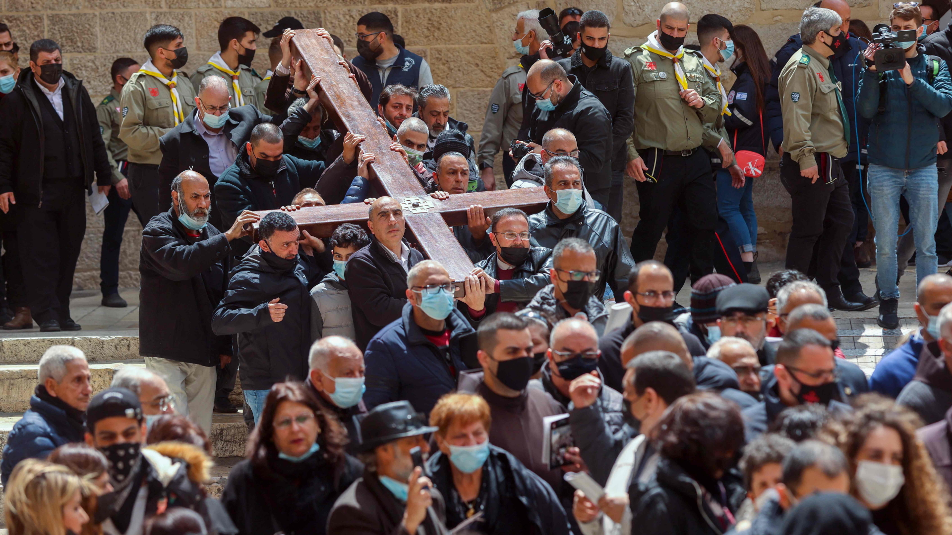 Gläubige bei der Karfreitagsprozession in Jerusalem | AFP