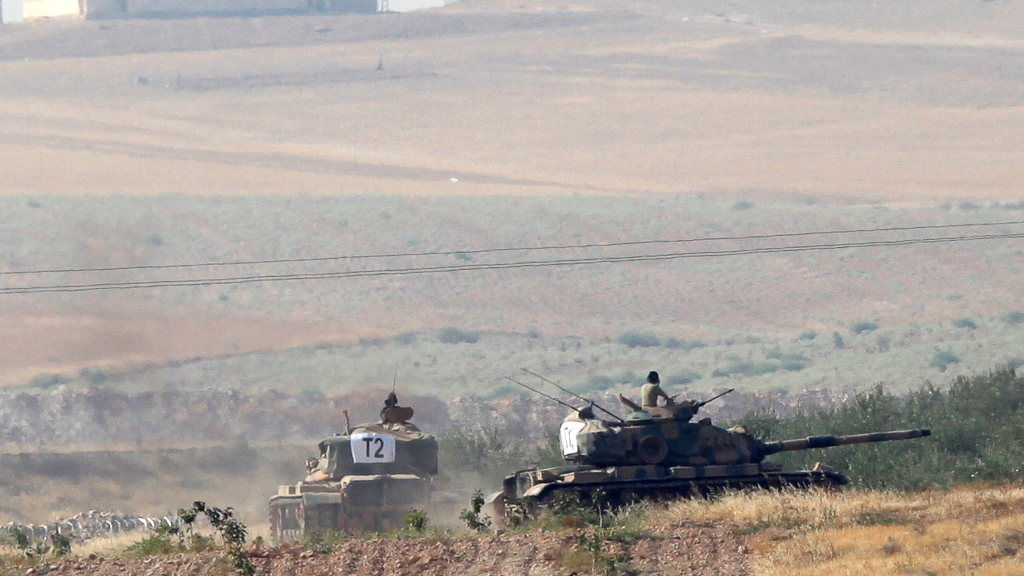 Türkische Panzer an der türkisch-syrischen Grenze.