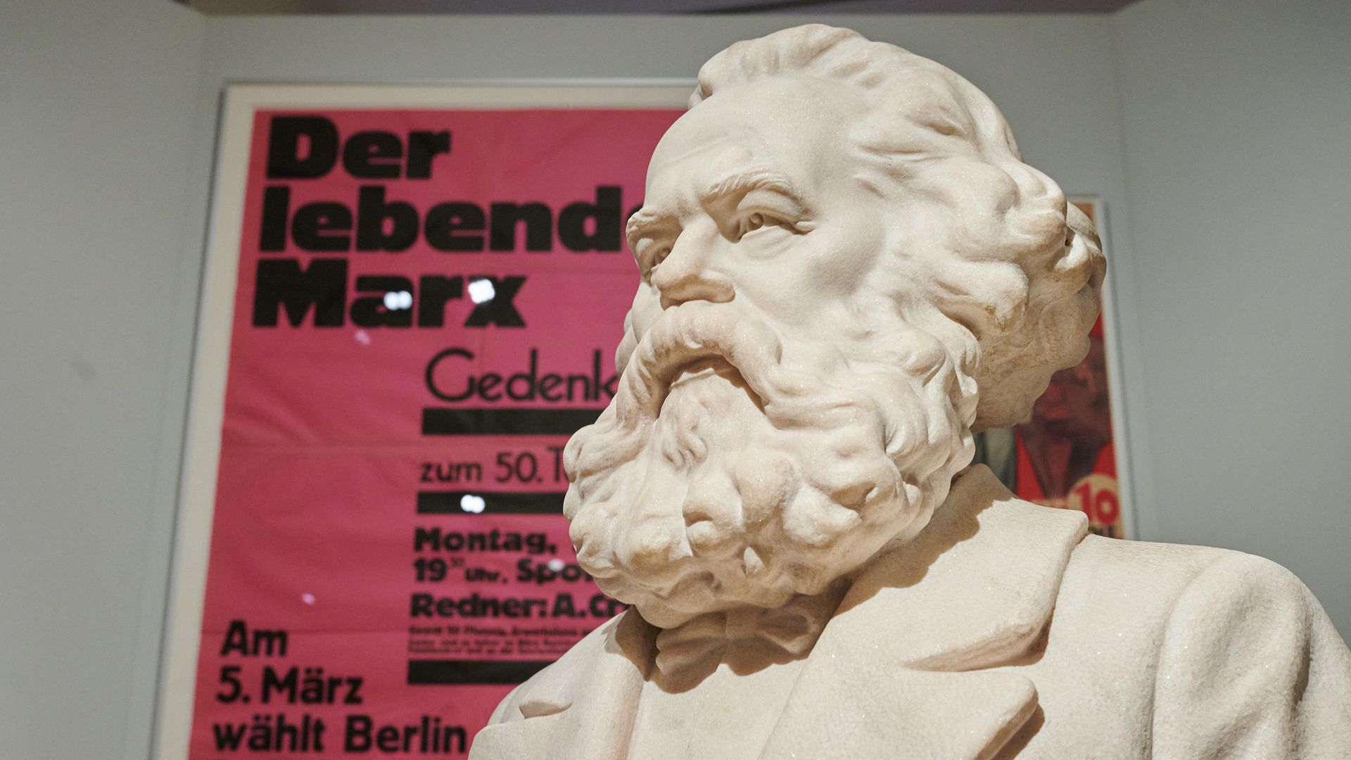 Die Büste von Karl Marx steht in der Ausstellung "Karl Marx und der Kapitalismus“ im Deutschen Historischem Museum.  | picture alliance/dpa