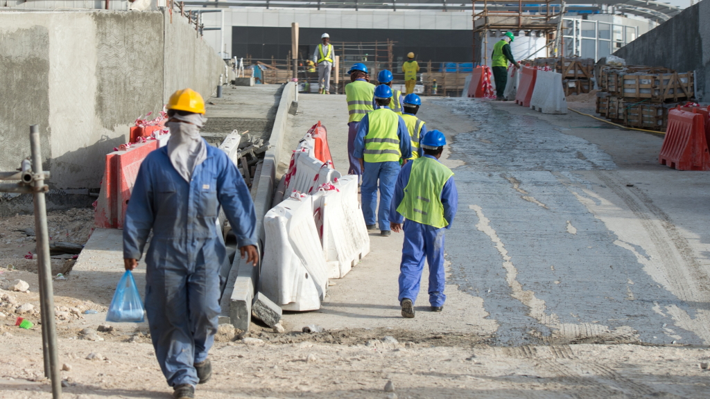 Arbeiter auf einer Baustelle in Lusail-City in Doha/Katar