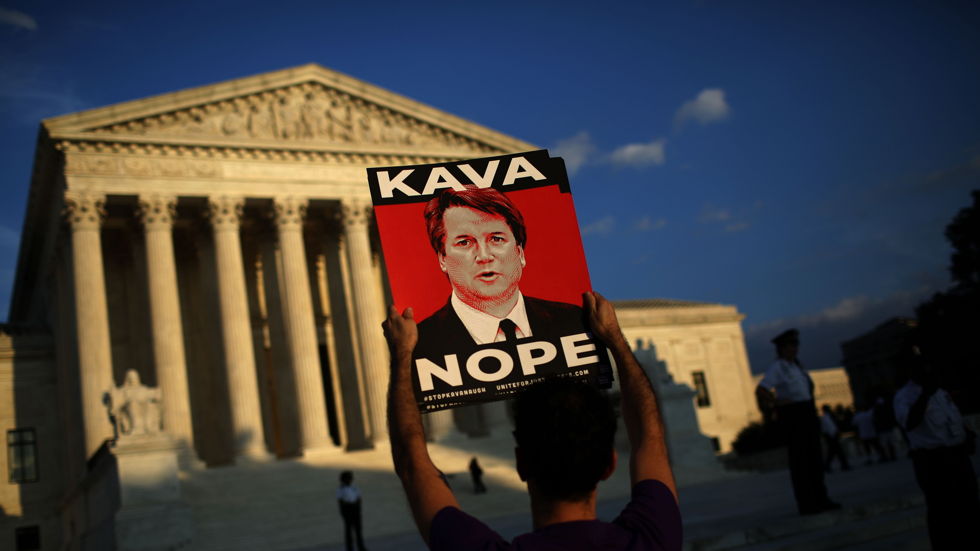 Protest gegen die geplante Berufung von Brett Kavanaugh an den Supreme Court. | Bildquelle: AFP