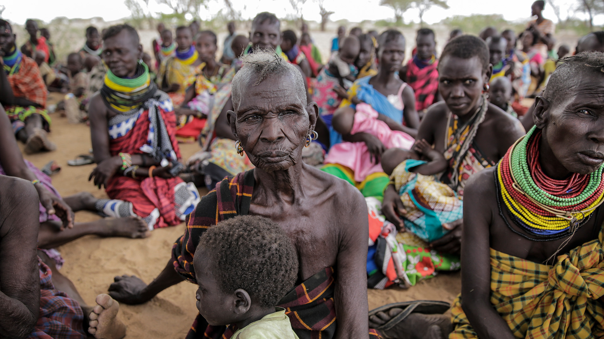 Bewohner des Dorfes Lomoputh im Norden Kenias. | dpa