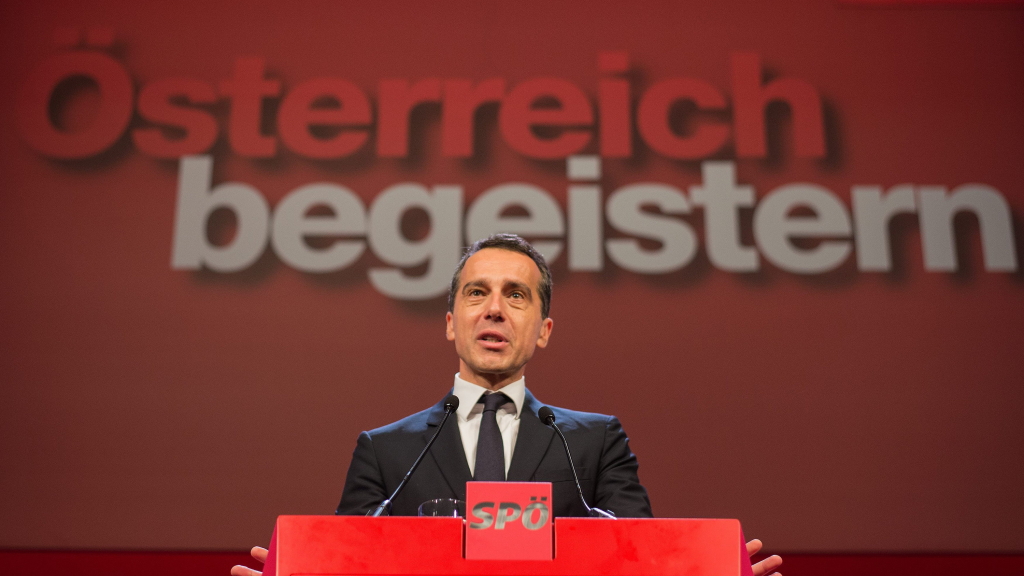 SPÖ-Kanzler Kern bei einer Rede