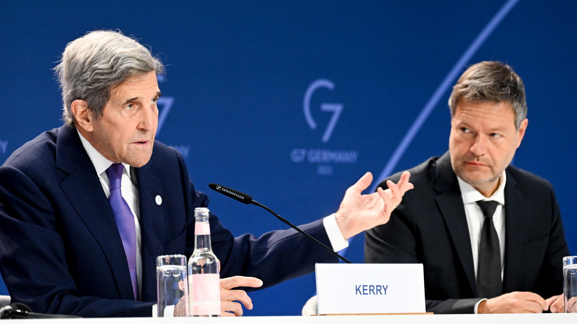 Bundeswirtschaftsminister Robert Habeck und der US-Klimabeauftragte John Kerry | EPA
