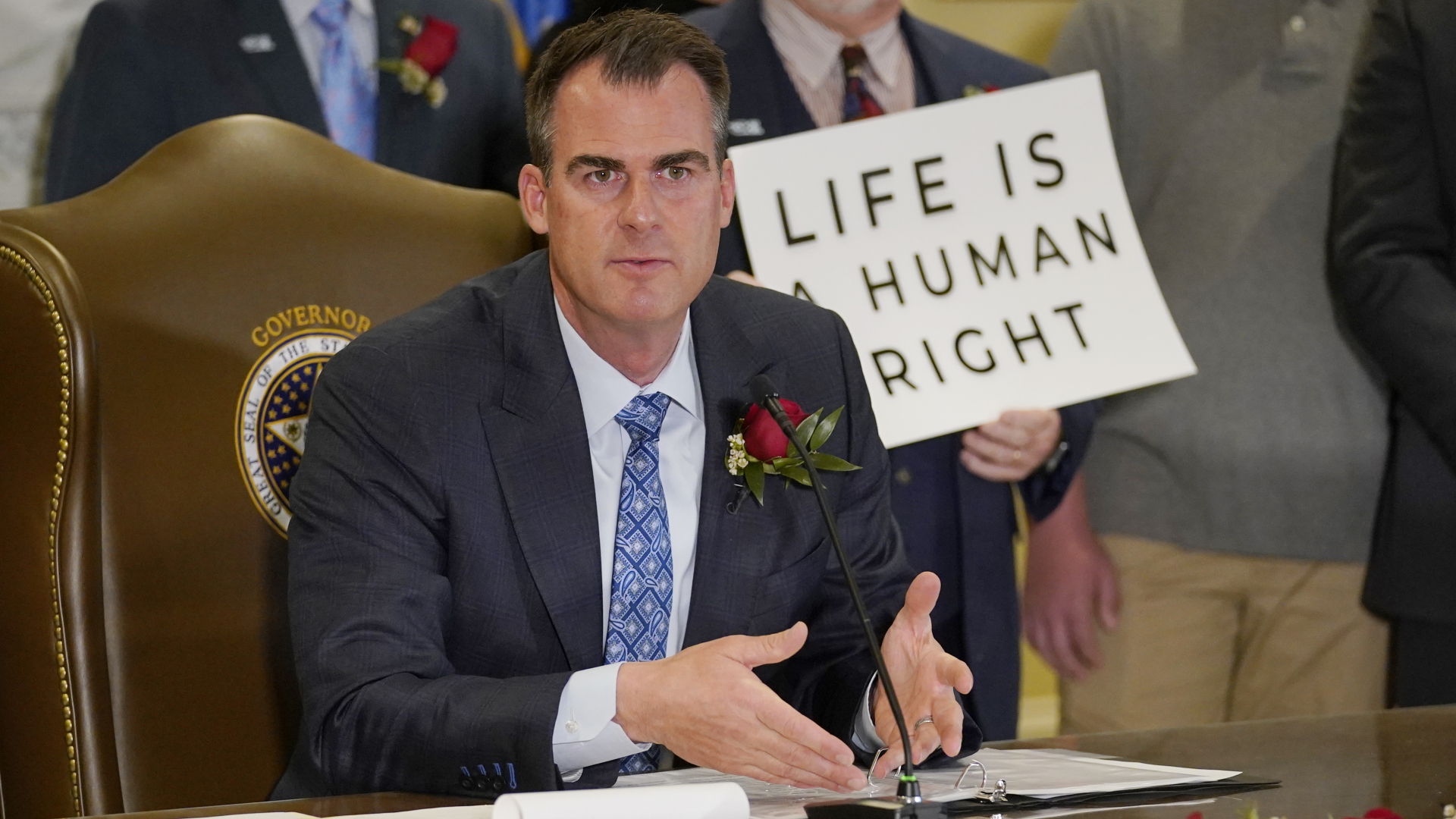 Kevin Stitt, Gouverneur von Oklahoma, stellt das neue Abtreibungsgesetz des US-Bundestaates vor. | dpa