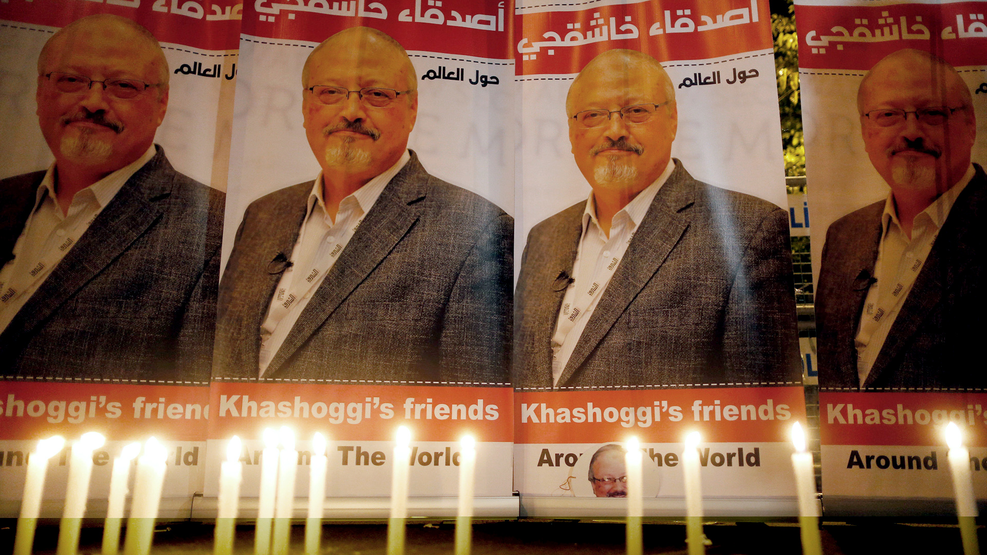 Kerzen und Poster des Journalisten Khashoggi vor dem Konsulat von Saudi-Arabien in Istanbul.  | AP