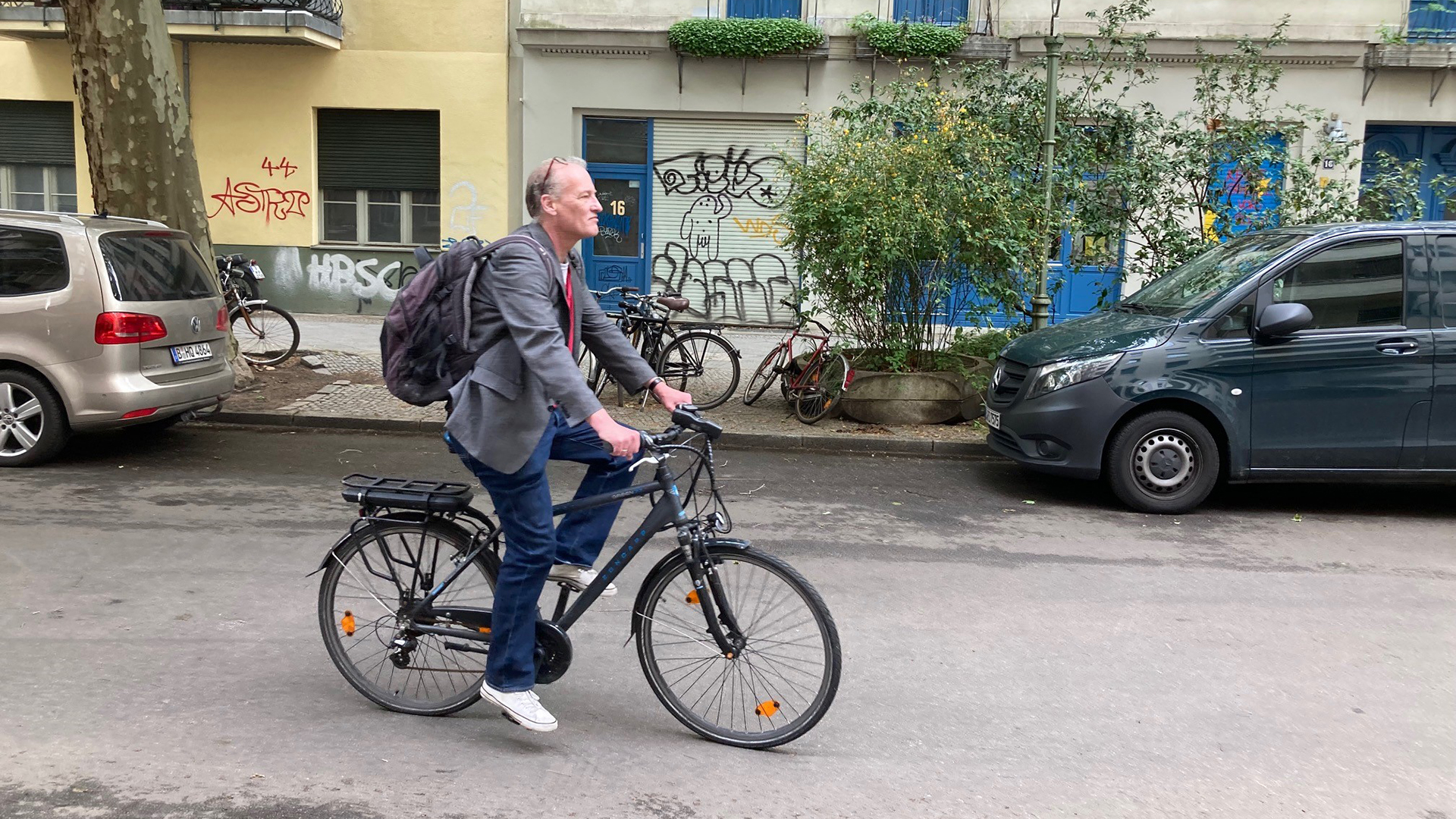 Stefan Klein fährt auf seinem Fahrrad.