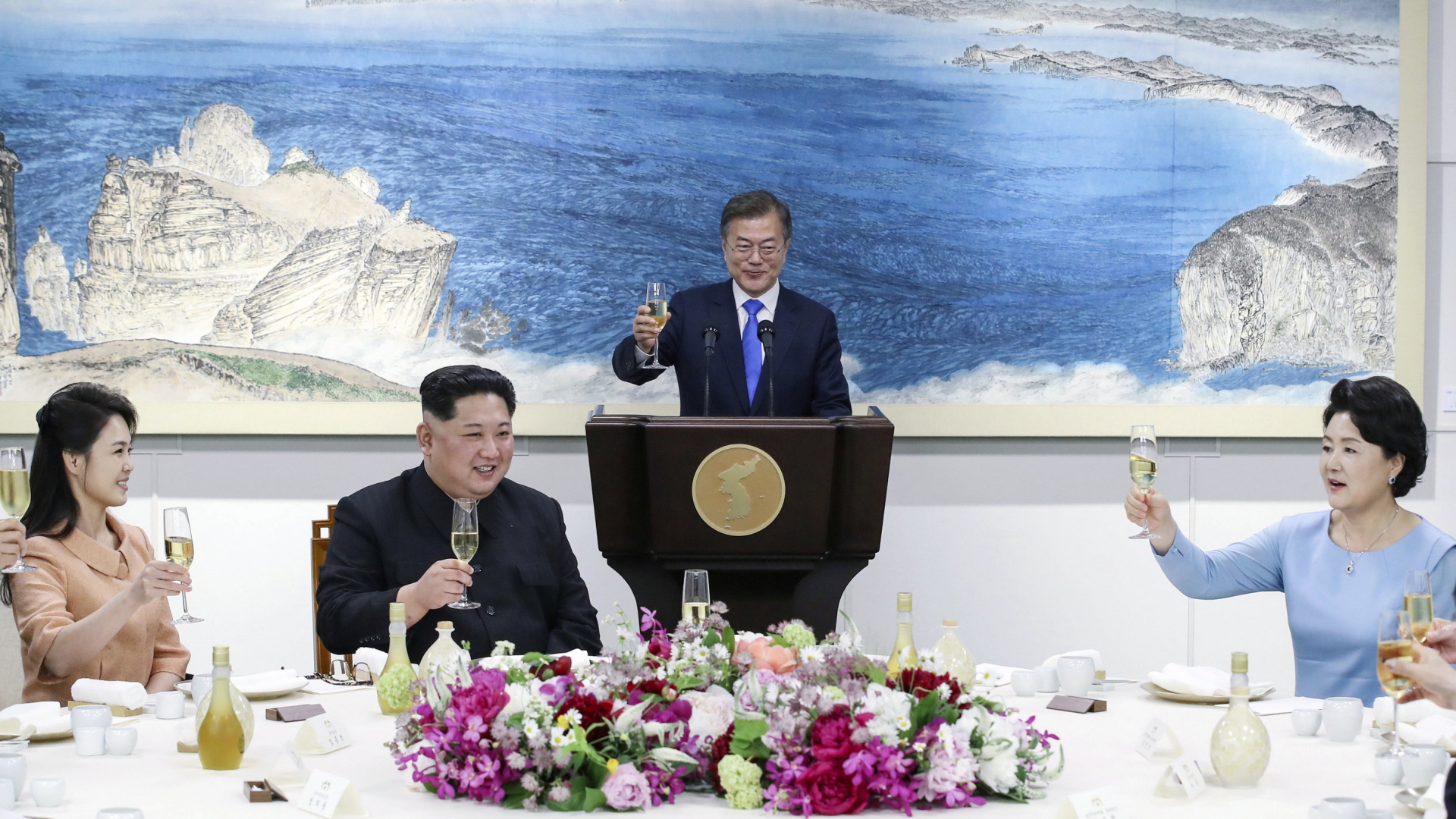 Südkoreas Präsident Moon Jae In mit Nordkoreas Machthaber Kim Jong Un